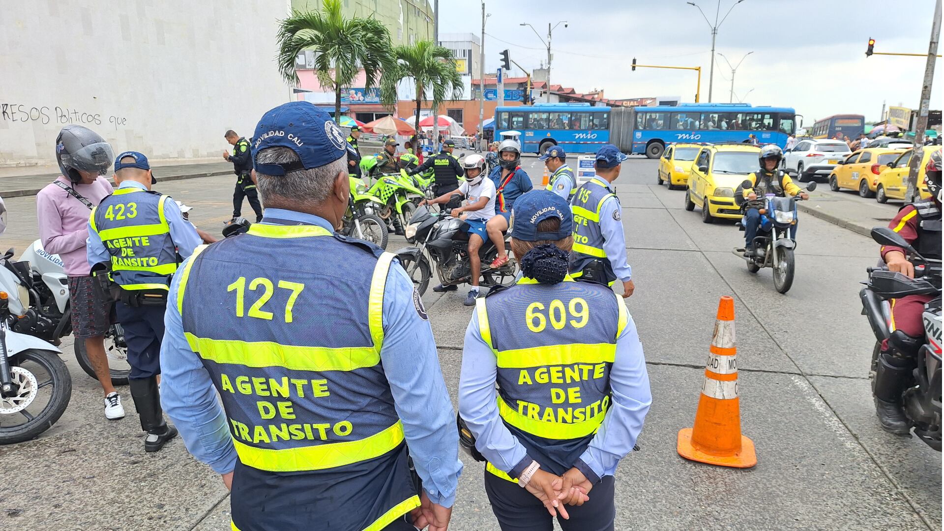 Fotografía de archivo de un operativo de tránsito en Cali. (Crédito: @MovilidadCali / X)