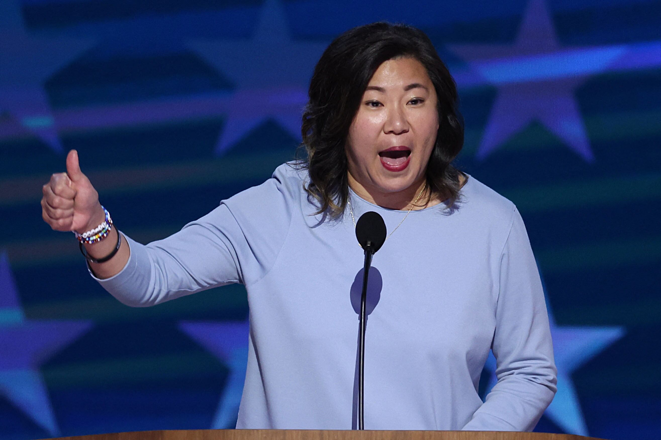 Grace Meng, actual representante demócrata de New York, durante la Convención Nacional Demócrata en Chicago. Sun fue su estrecha colaboradora (REUTERS/Mike Segar)