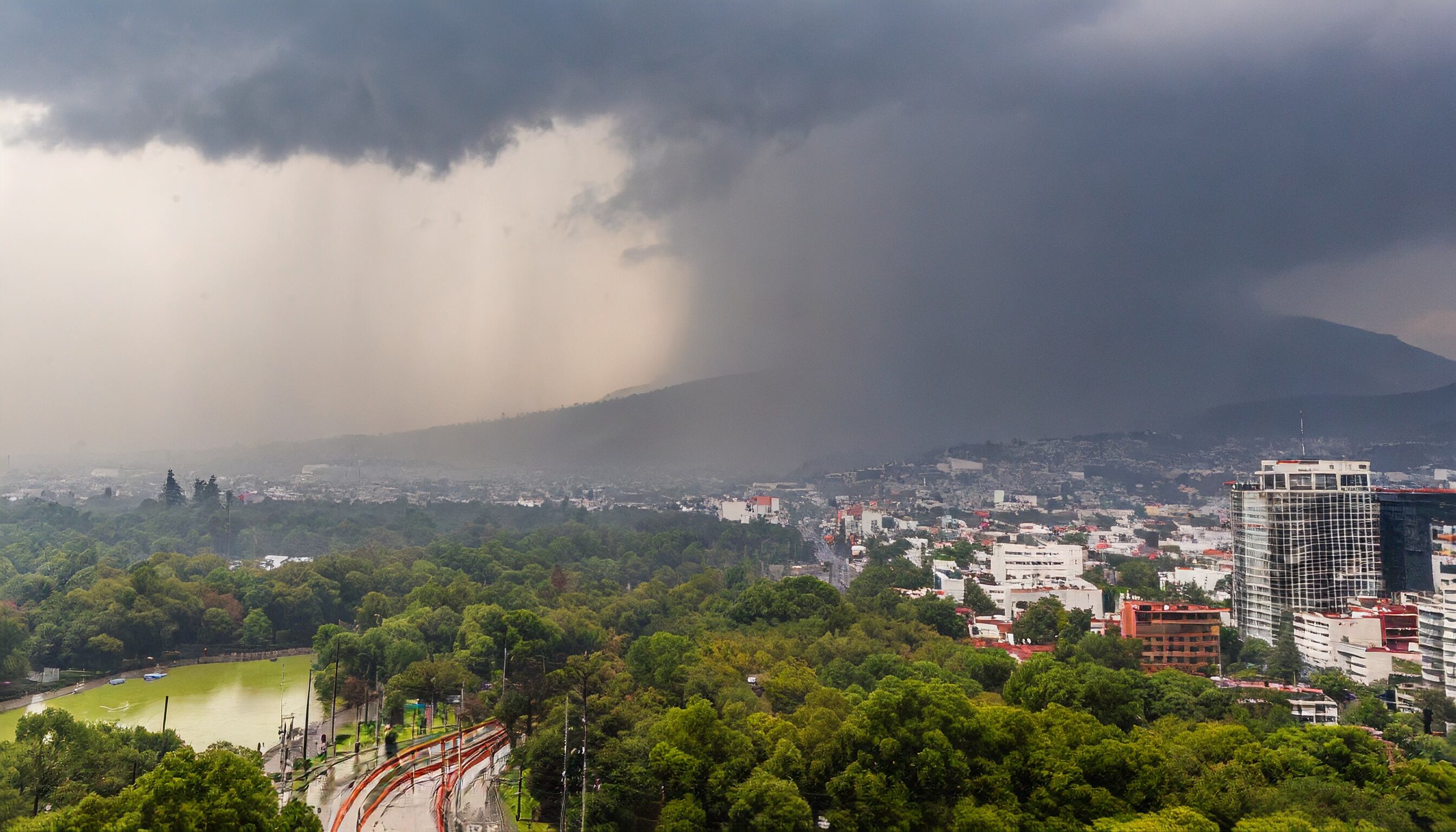 Esta imagen muestra lluvia intensa y viento furioso en México, un recordatorio de la poderosa y a veces devastadora fuerza de la naturaleza. - (Imagen ilustrativa Infobae)