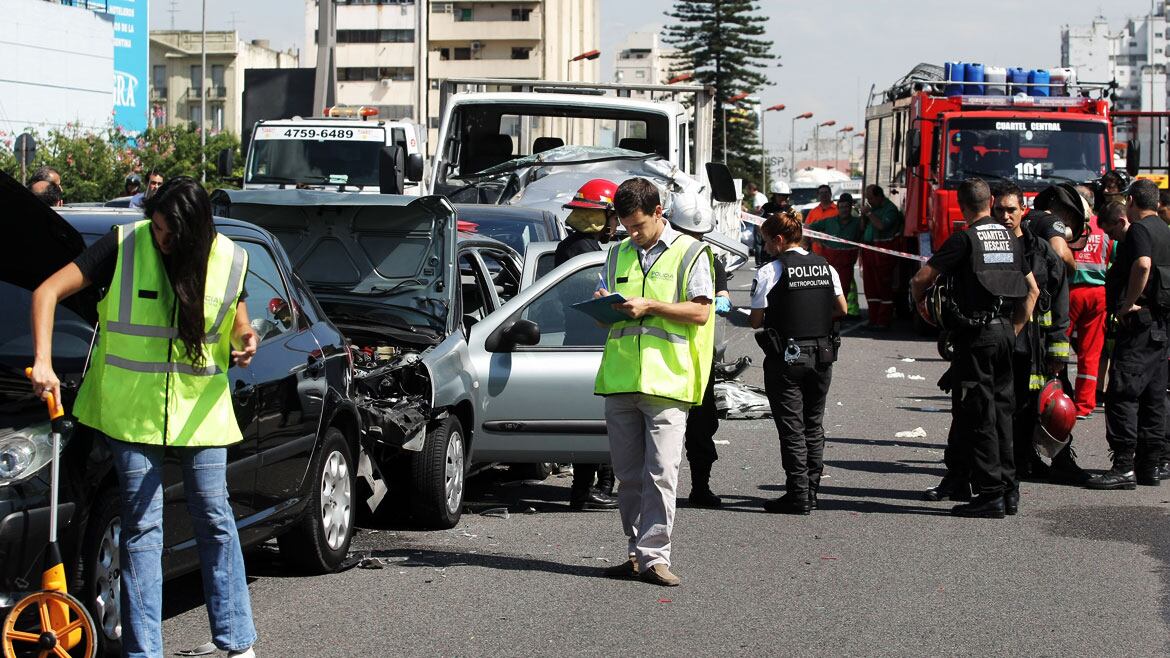 En una ruta o autopista, el accidente simple puede convertirse en un choque en cadena. Hay que tener más precauciones