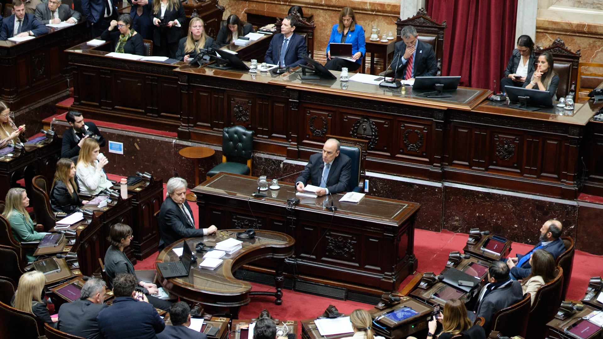 Guillermo Francos expone en el Congreso