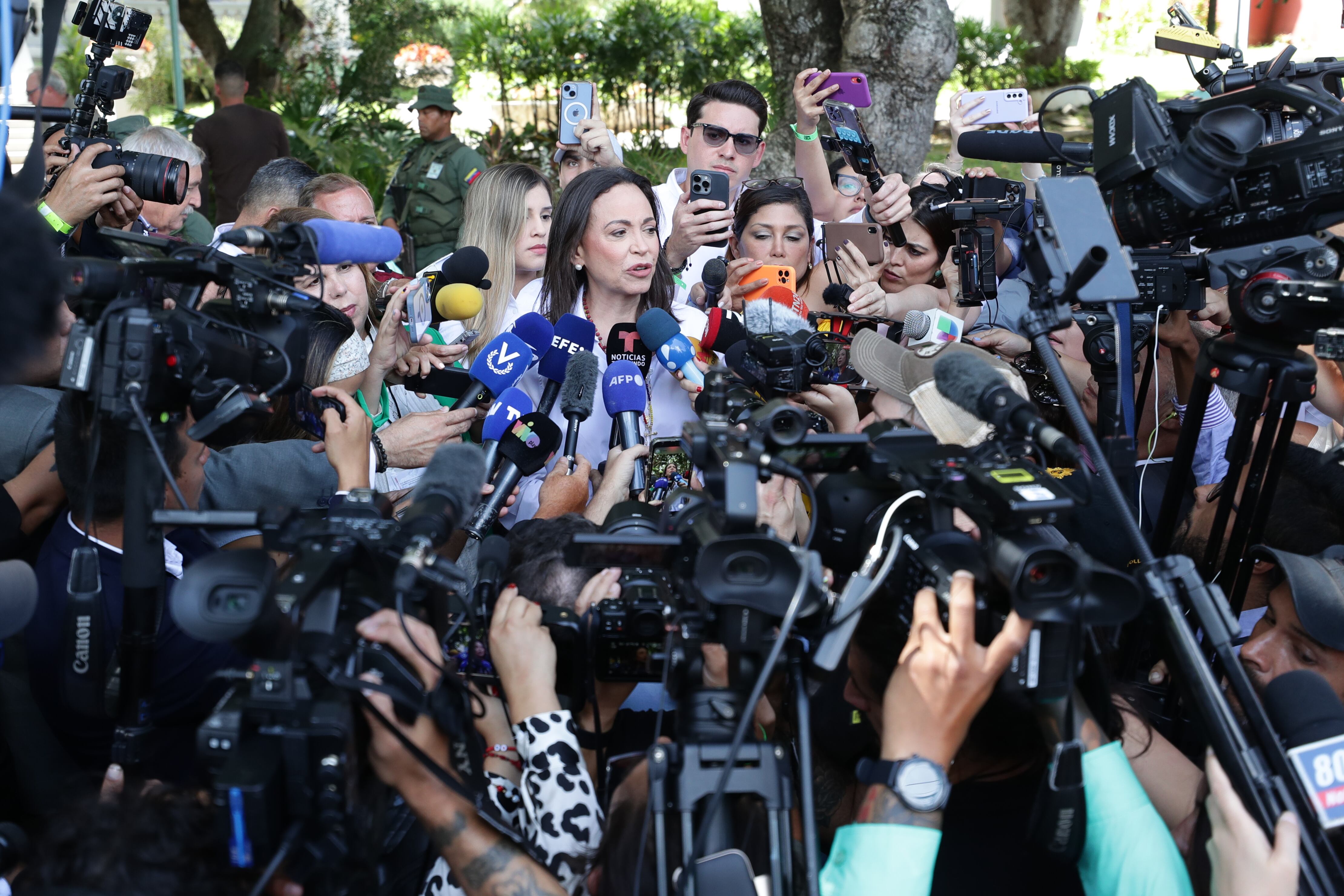 La líder de la oposición Venezolana, María Corina Machado (c), en una foto de archivo. EFE/ Ronald Peña R.
