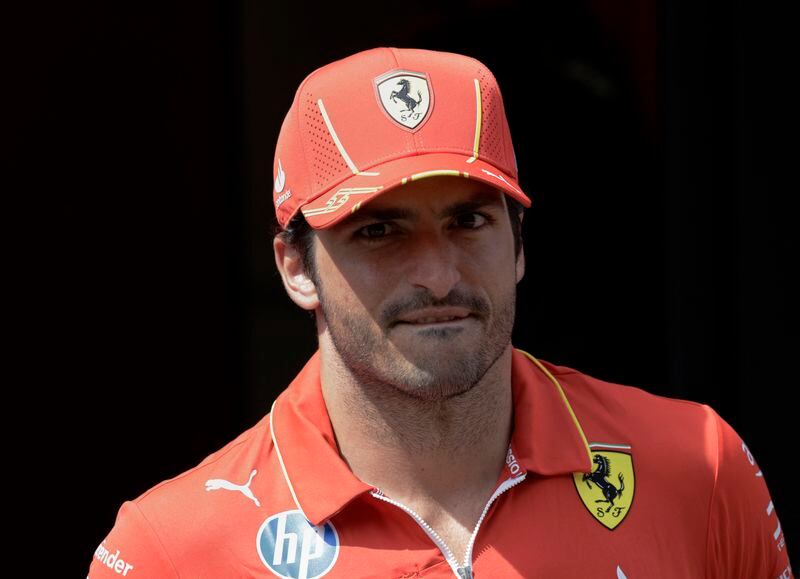 El piloto español Carlos Sainz Jr. de Ferrari antes del Gran Premio de Bélgica. (Leonhard Foeger/REUTERS)