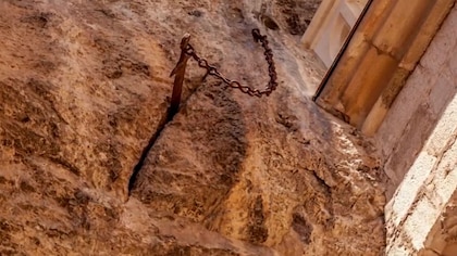 Desapareció una legendaria espada que llevaba 1.300 años encajada en una pared rocosa de Francia
