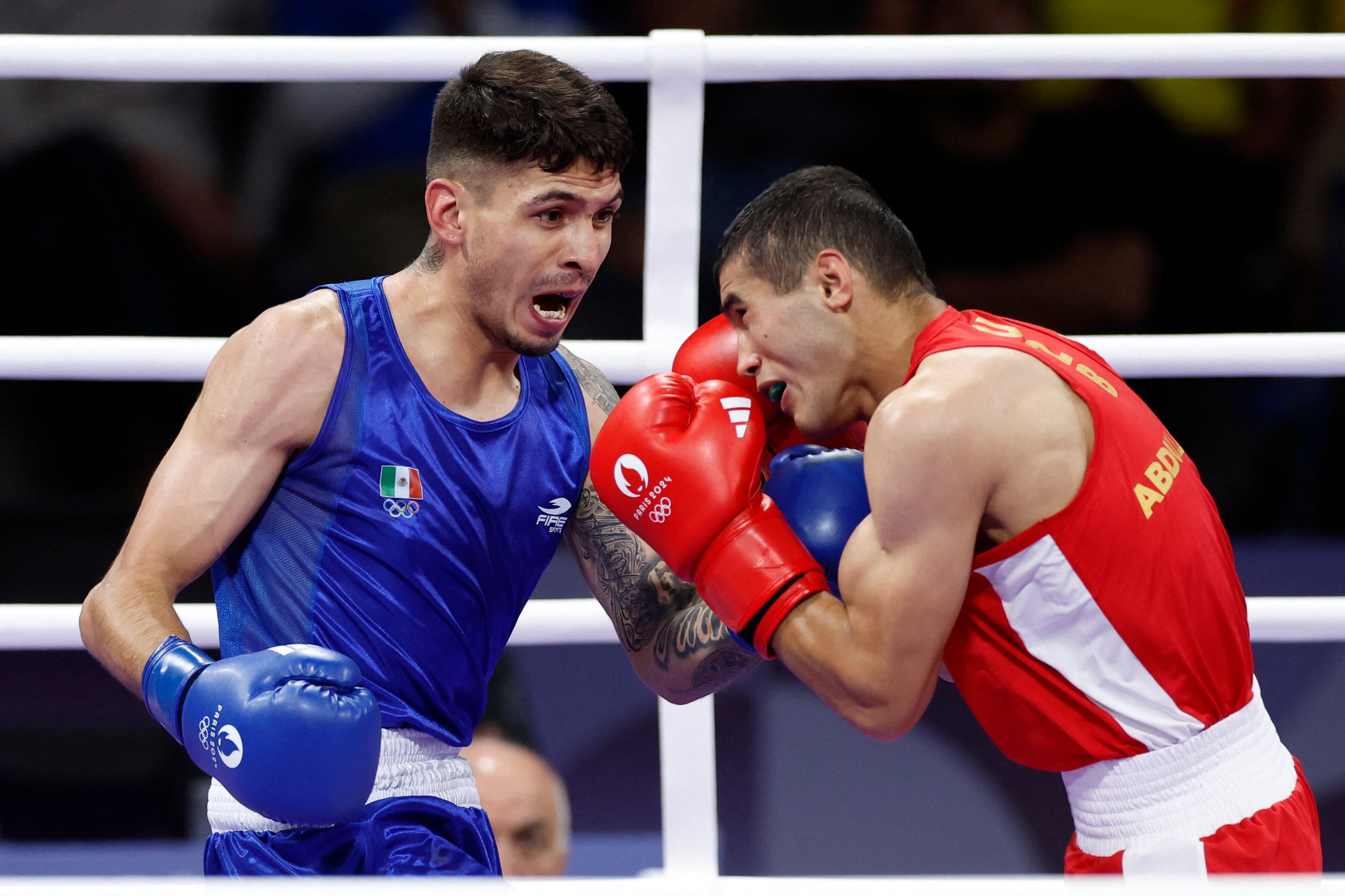 Miguel Ángel Martínez Ramírez contra Ruslan Abdullaev de Uzbekistán. REUTERS/Peter Cziborra