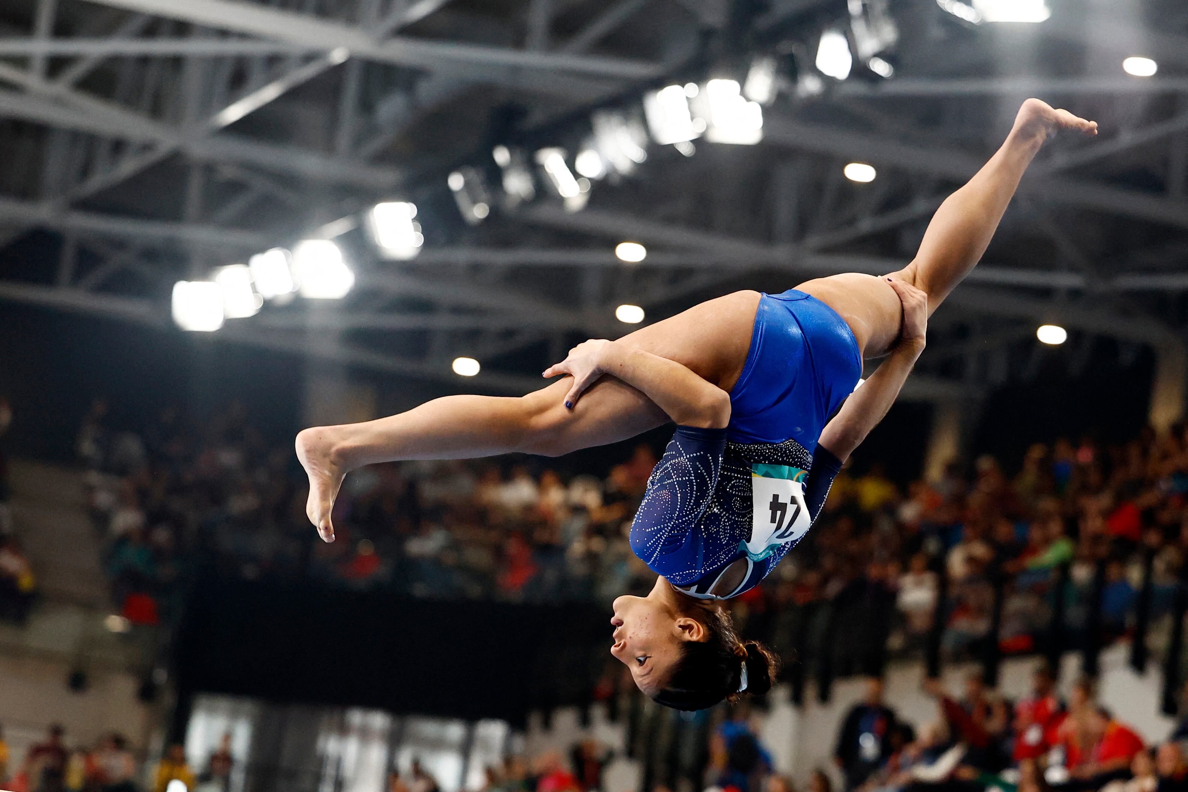 Pan-Am Games - Santiago 2023 - Gymnastics - Centro de deportes colectivos, Santiago, Chile - October 22, 2023 Colombia's Daira Lamadrid in action on the balance beam during the women's team final REUTERS/Agustin Marcarian