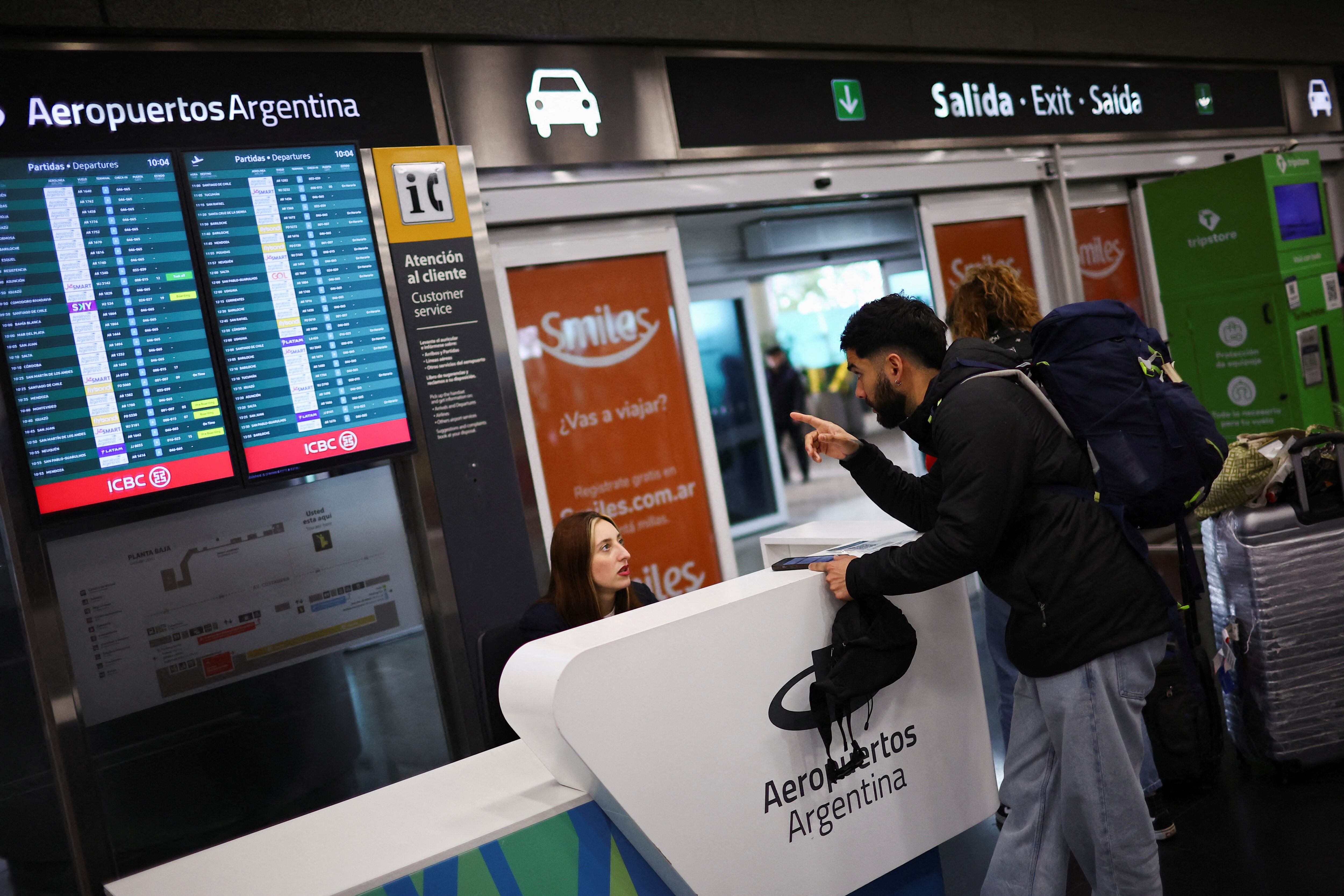 Miles de pasajeros fueron afectados por la brutal medida de fuerza (REUTERS/Agustin Marcarian)