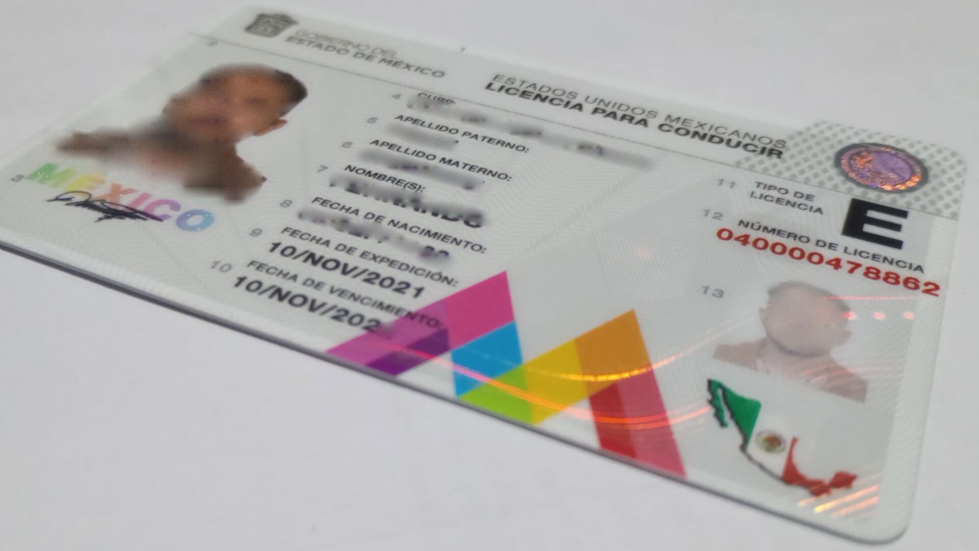 El secretario de movilidad del Estado de México aseguró que las licencias de dicha entidad son más seguras debido a la presencia de sellos de seguridad. (Imagen: Especial)