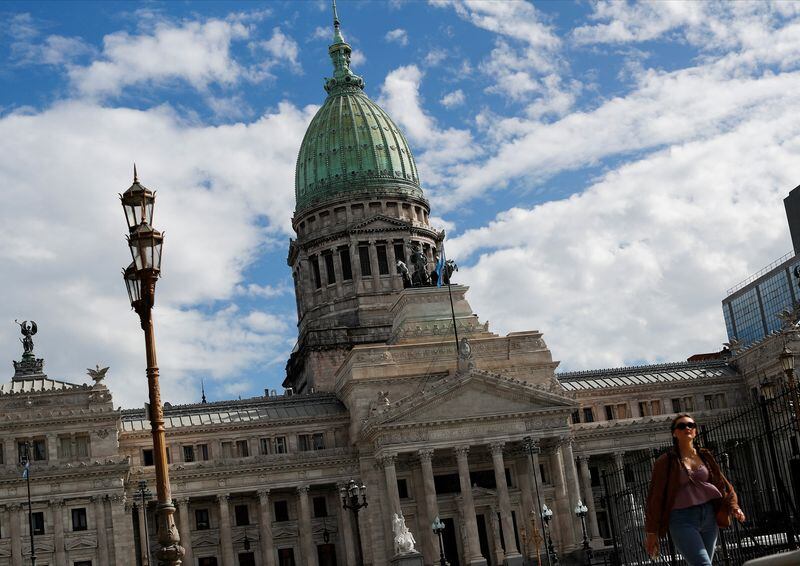 El Presidente parece no recordar la historia económica contemporánea en que leyes de ese tipo fueron dejadas sin efecto por otros gobiernos sin ningún problema, como la Ley de convertibilidad, la Ley de Intangibilidad de los Depósitos y la Ley de Déficit Fiscal Cero (Reuters)