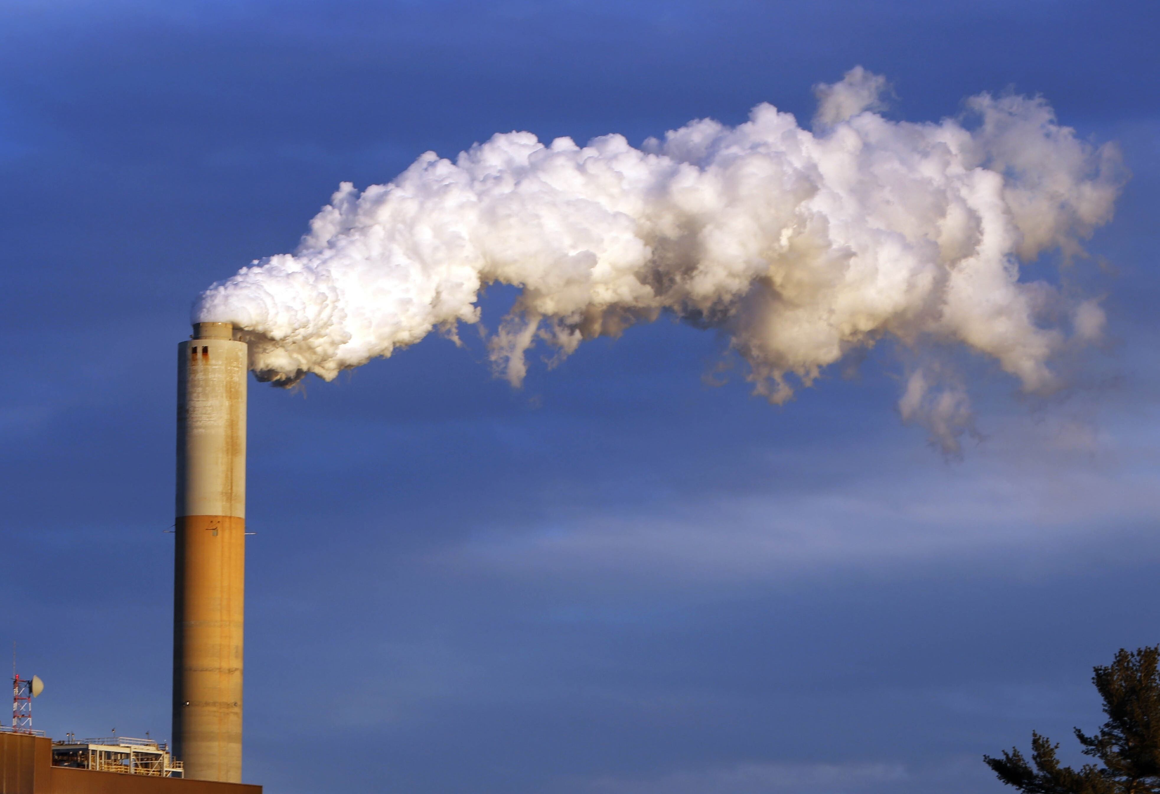 La emisión de gases contaminantes atmosféricos no se detiene, pese a los acuerdos alcanzados (AP Photo/Jim Cole, FILE)