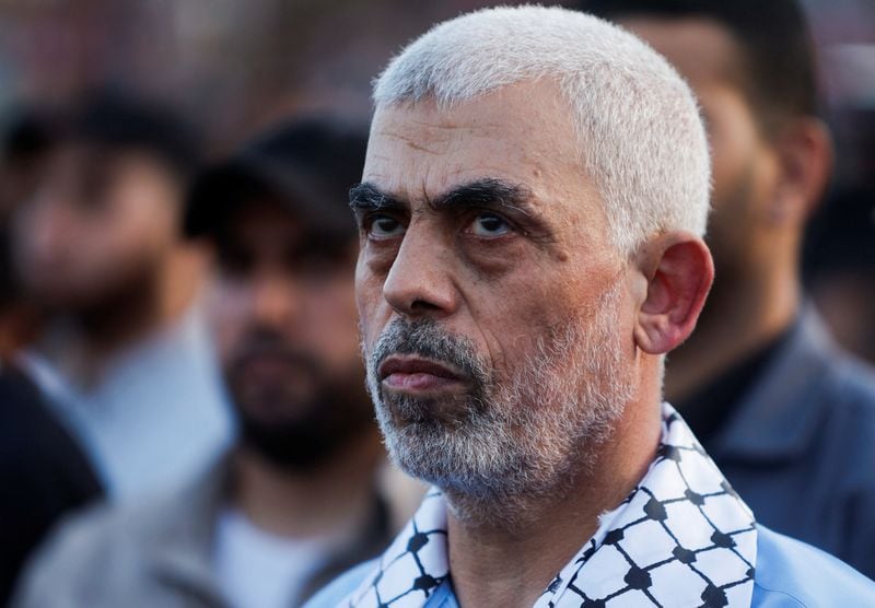 FOTO DE ARCHIVO: El jefe del grupo terrorista Hamas, Yehya Sinwar el 1 de octubre de 2022 en Gaza (Reuters)