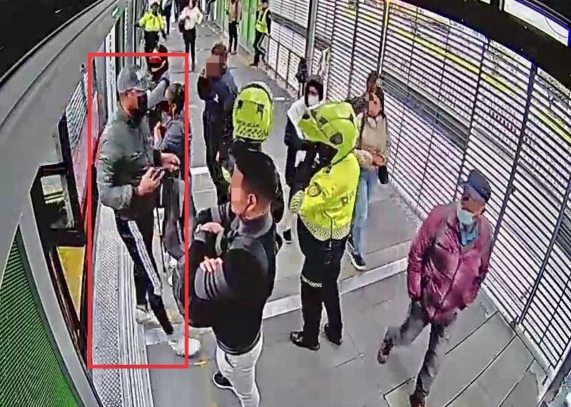 Los delincuentes fueron capturados en la estación Calle 100 - crédito @TransMilenio/X