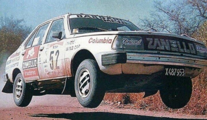 Juan María Traverso en el aire con el Renault 18 (Crédito: X @marianoiannacc)