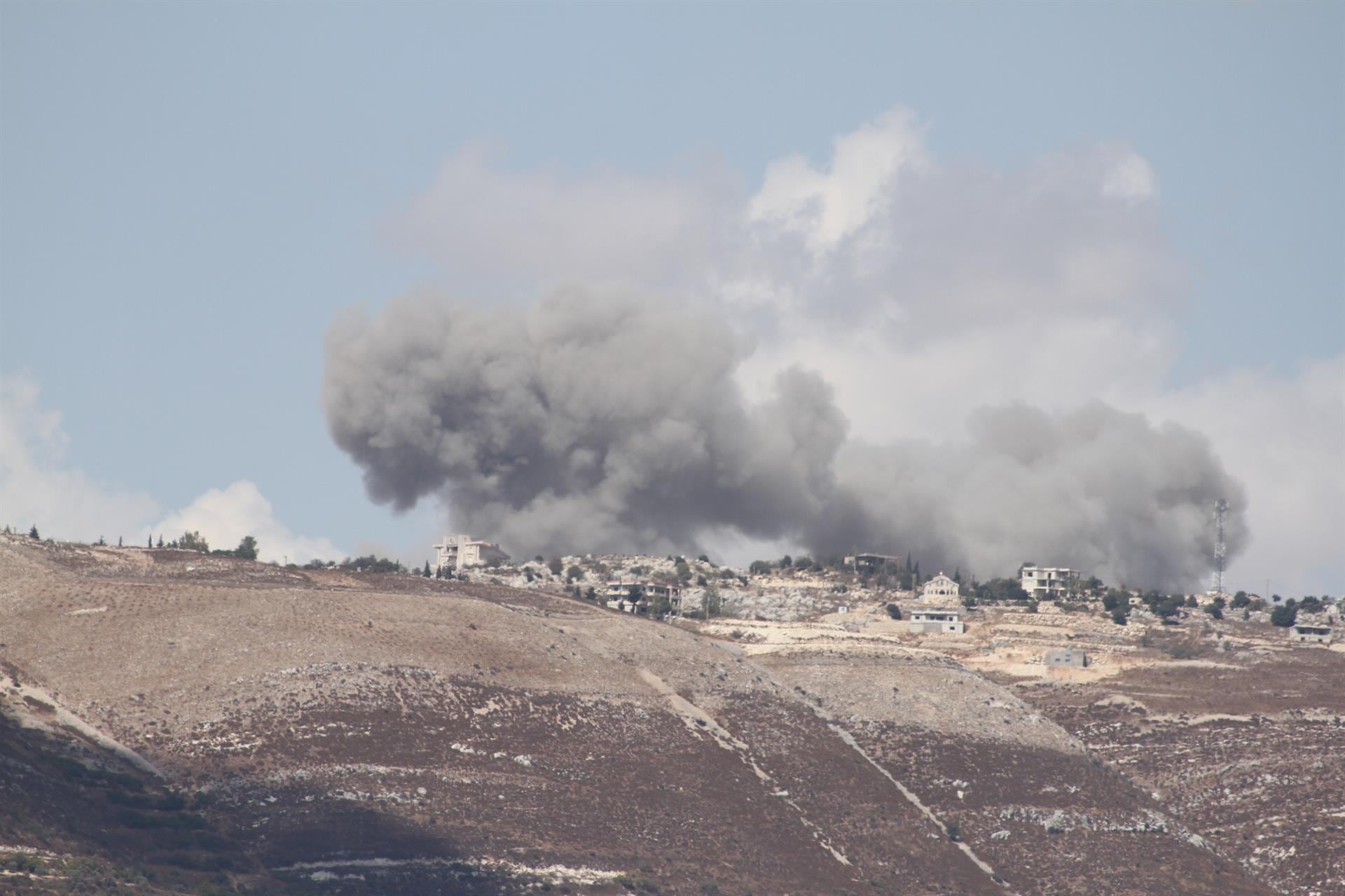 Mueren dos personas por la última oleada de bombardeos de Israel contra el sur y el este de Líbano