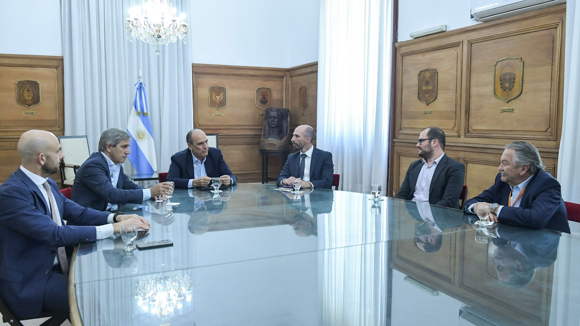 Luis Caputo Guillermo Francos Franco Mogetta reunión aerolínea GOL