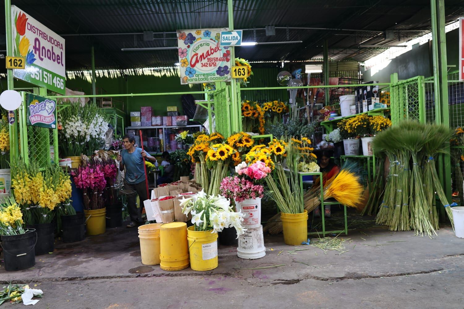 Así luce el Mercado de Flores del Rímac a pocos días del Año Nuevo 2024.