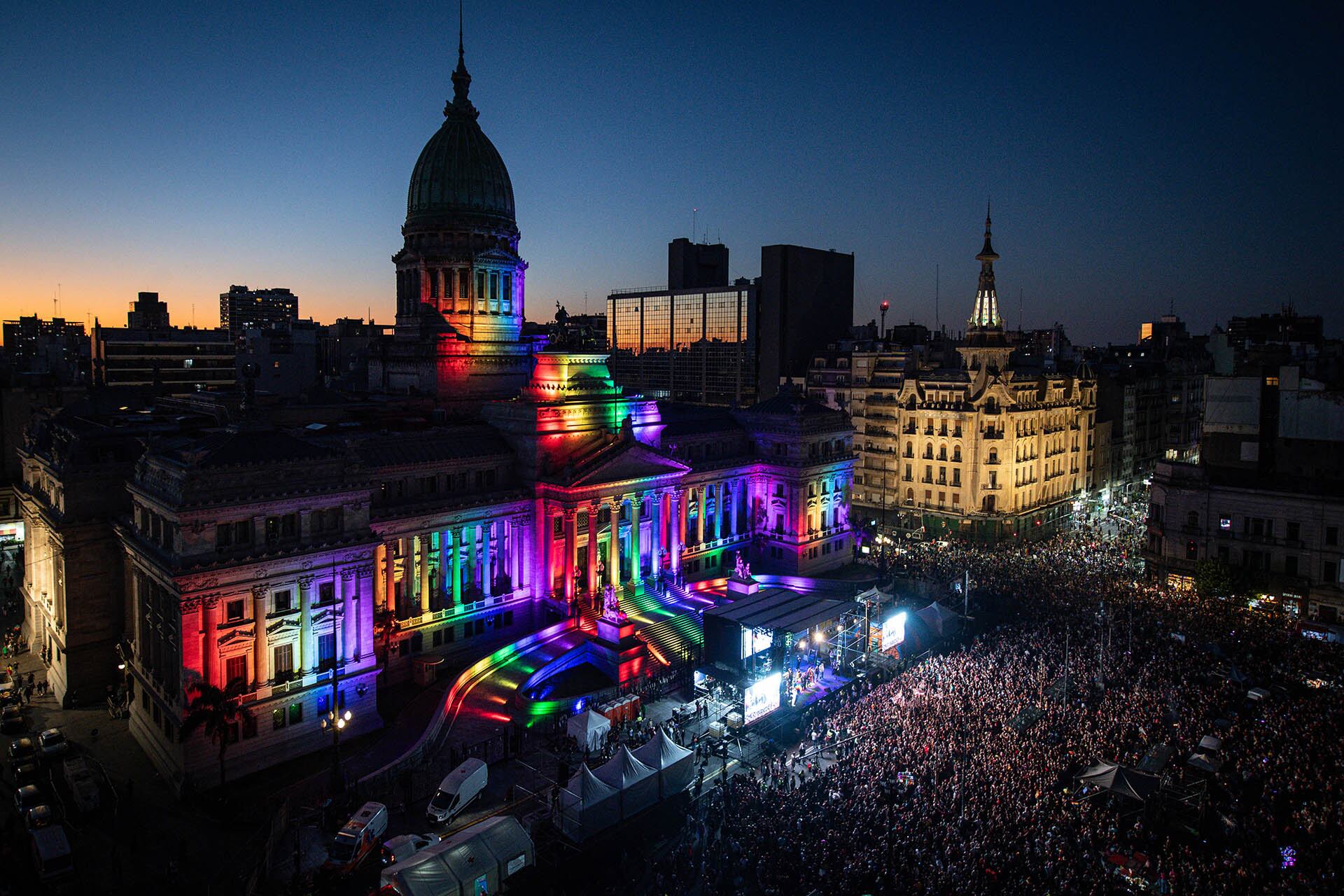 El Congreso de la Nación se iluminó durante la Marcha del Orgullo 2023, el 4 de noviembre de 2023, en Buenos Aires; Argentina