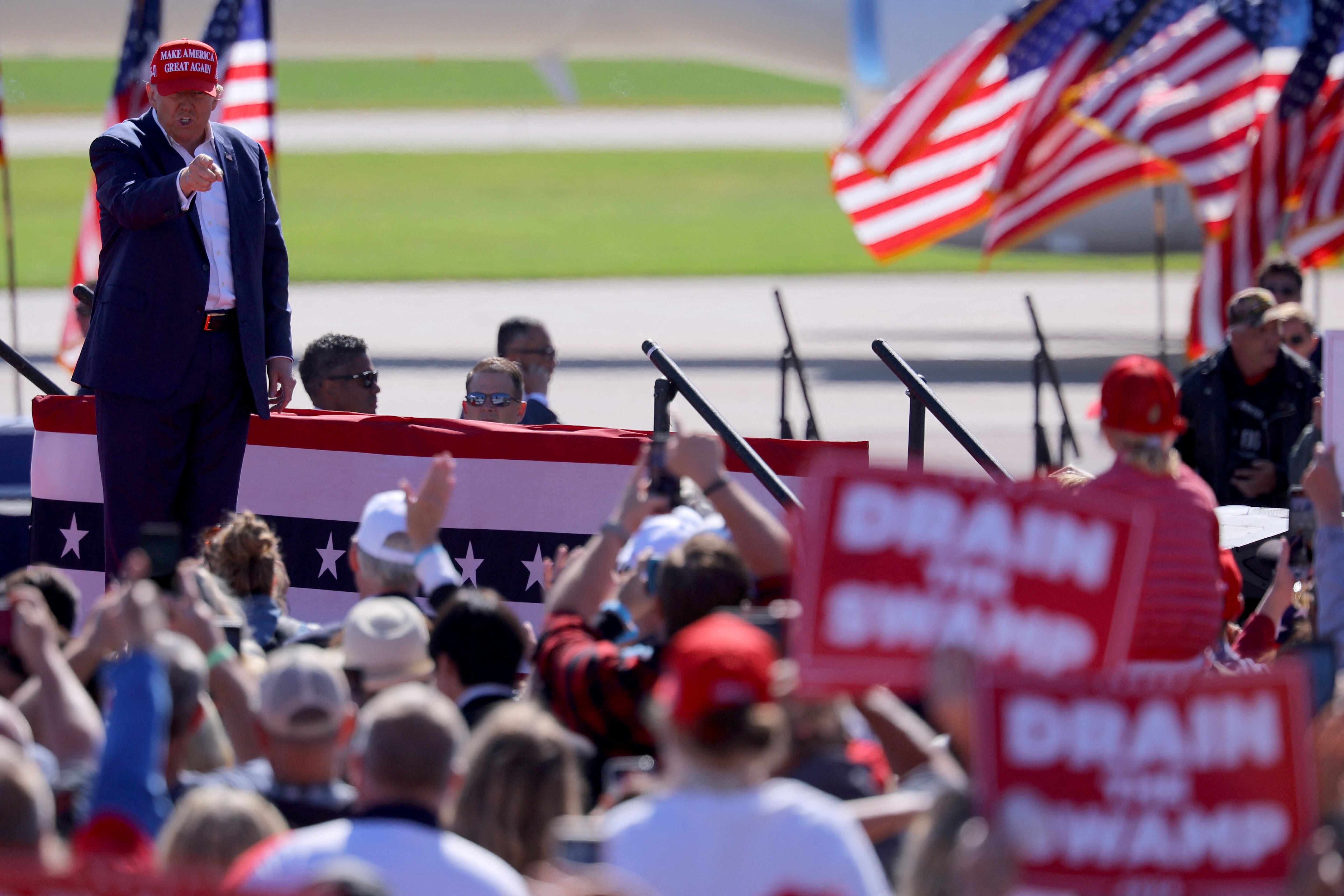 Trump durante un acto electoral en Mosinee, Wisconsin (REUTERS/Brian Snyder)