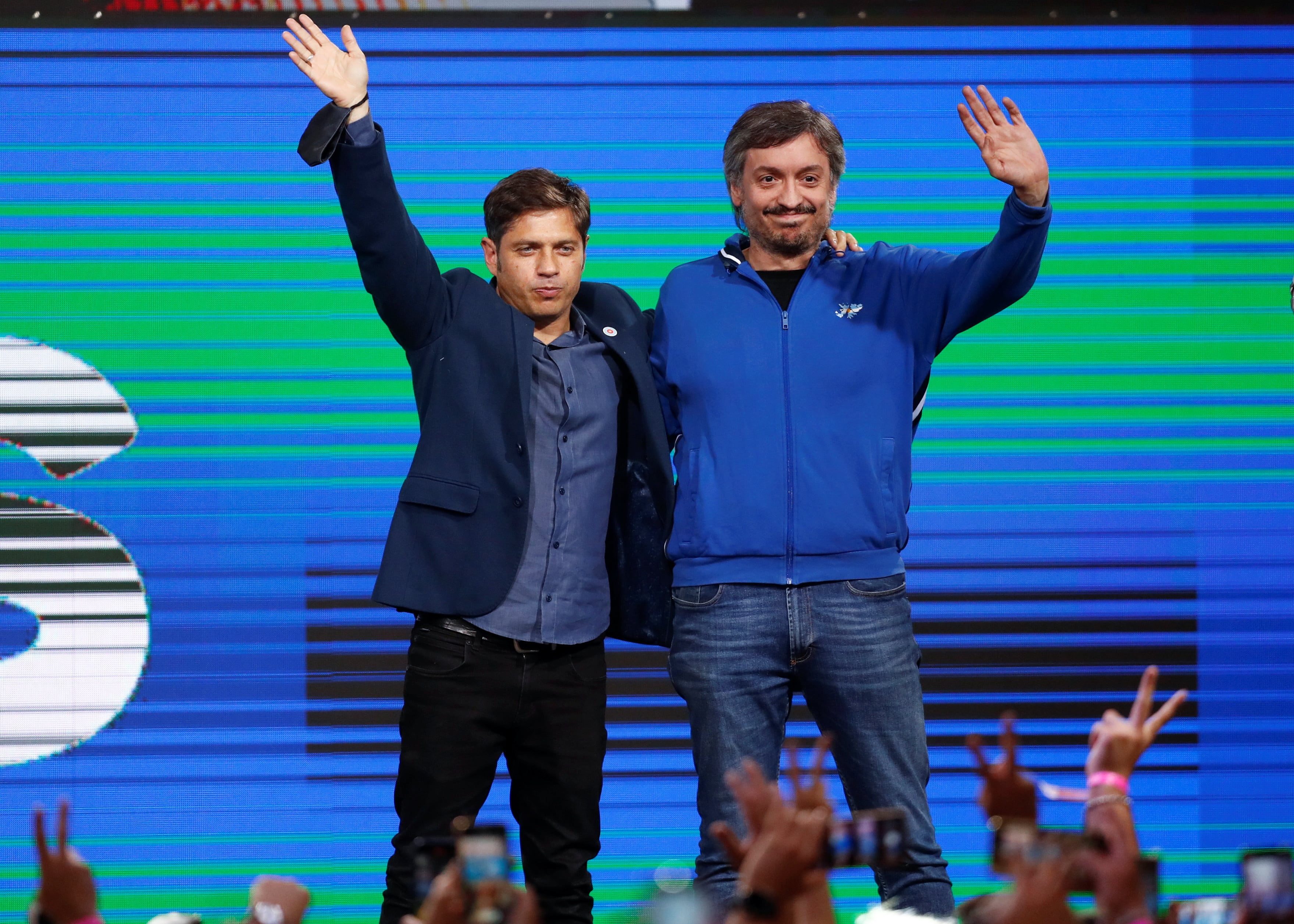 Otros tiempos. Kicillof y Kirchner abrazados durante las elecciones del 2021 (REUTERS/Agustin Marcarian)