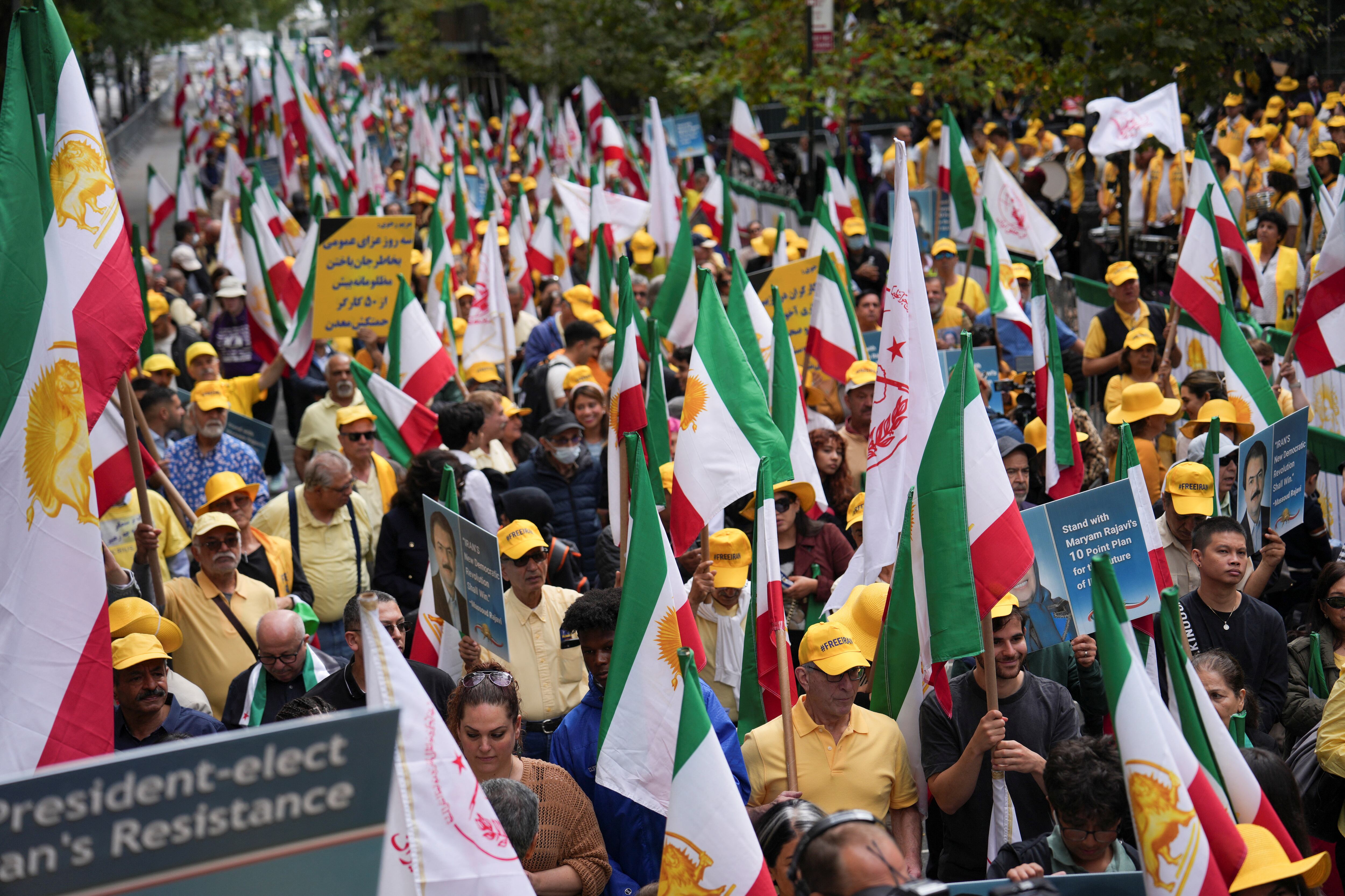 Protesta contra el actual establishment iraní, cerca de la sede de las Naciones Unidas en Nueva York este 24 de septiembre de 2024 (REUTERS/David Dee Delgado)