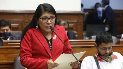 Pese a tildarla de oportunista, Perú Libre no acepta renuncia de Margot Palacios: “Me tienen secuestrada”