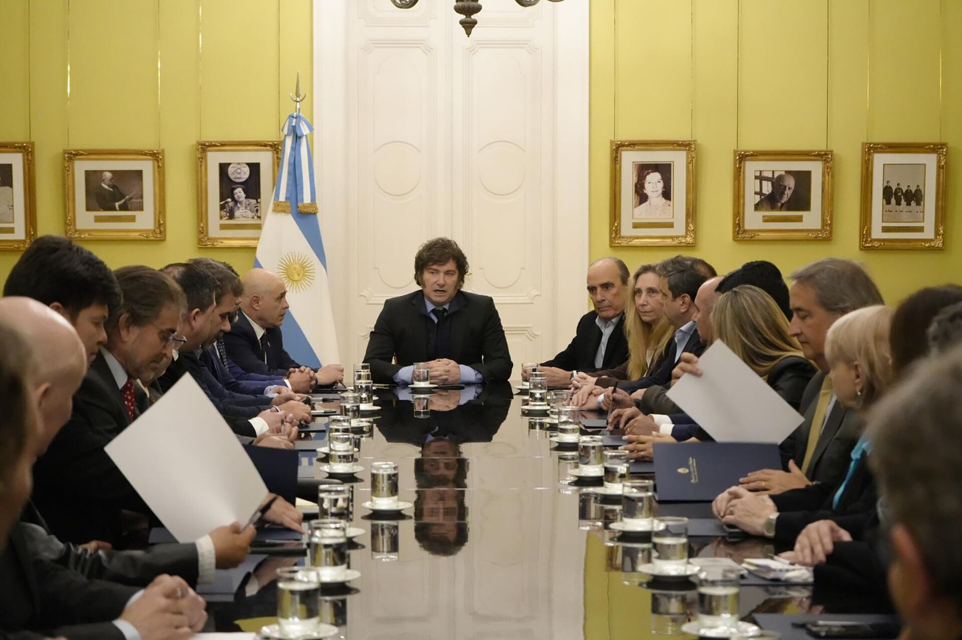 Reunión Javier Milei diputados PRO dialoguistas veto jubilaciones