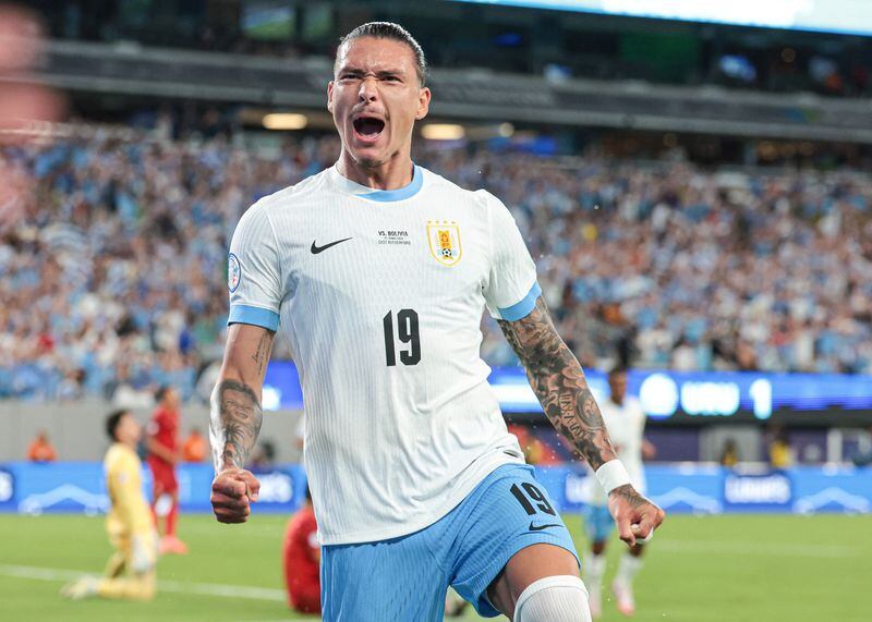 Darwin Núñez festeja tras anotar uno de los goles con los que Uruguay le ganó a Bolivia en la Copa América (CREDITO OBLIGADO USA TODAY/Vincent Carchietta)