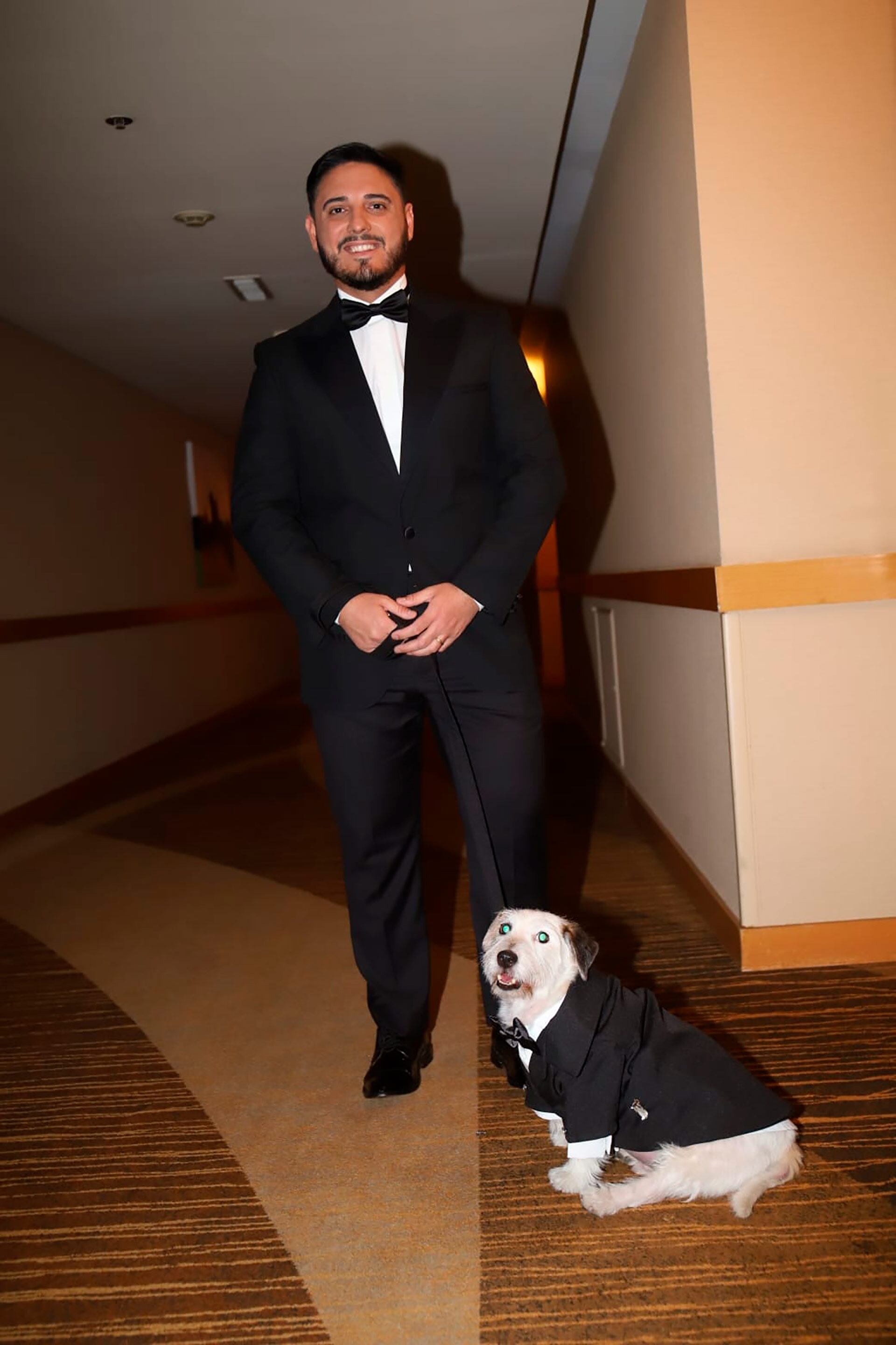 El look de Hernán Lirio y su perro Ramoncito