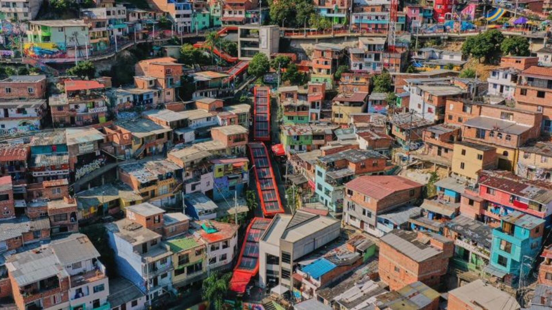 La Comuna 13 es uno de los atractivos turísticos más destacados de Colombia, según plataformas de viajes - crédito Alcaldía de Medellín