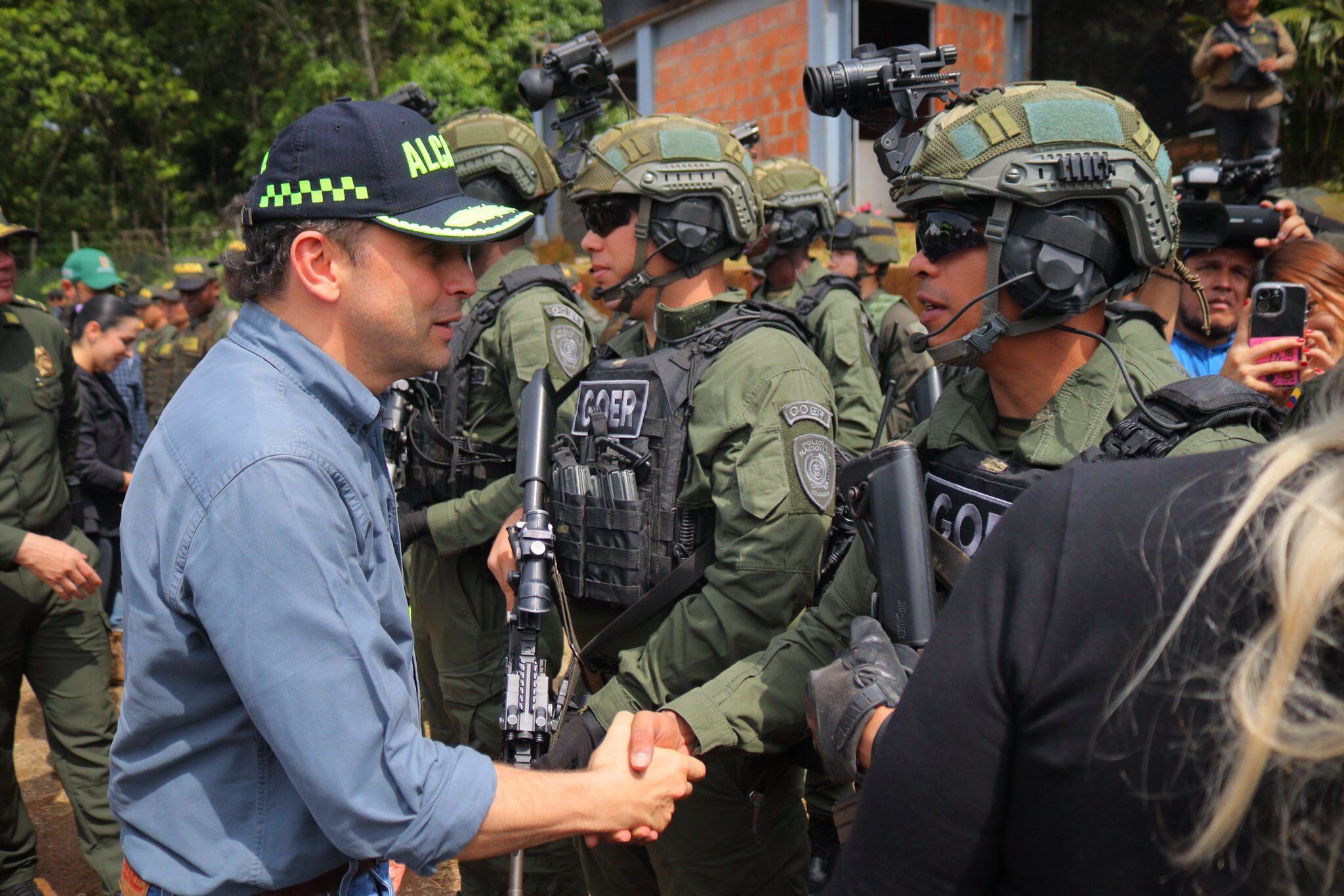 En total serán 4 mil policías los que conformaran se sumaran al enorme dispositivo de seguridad - crédito @alejoeder/X