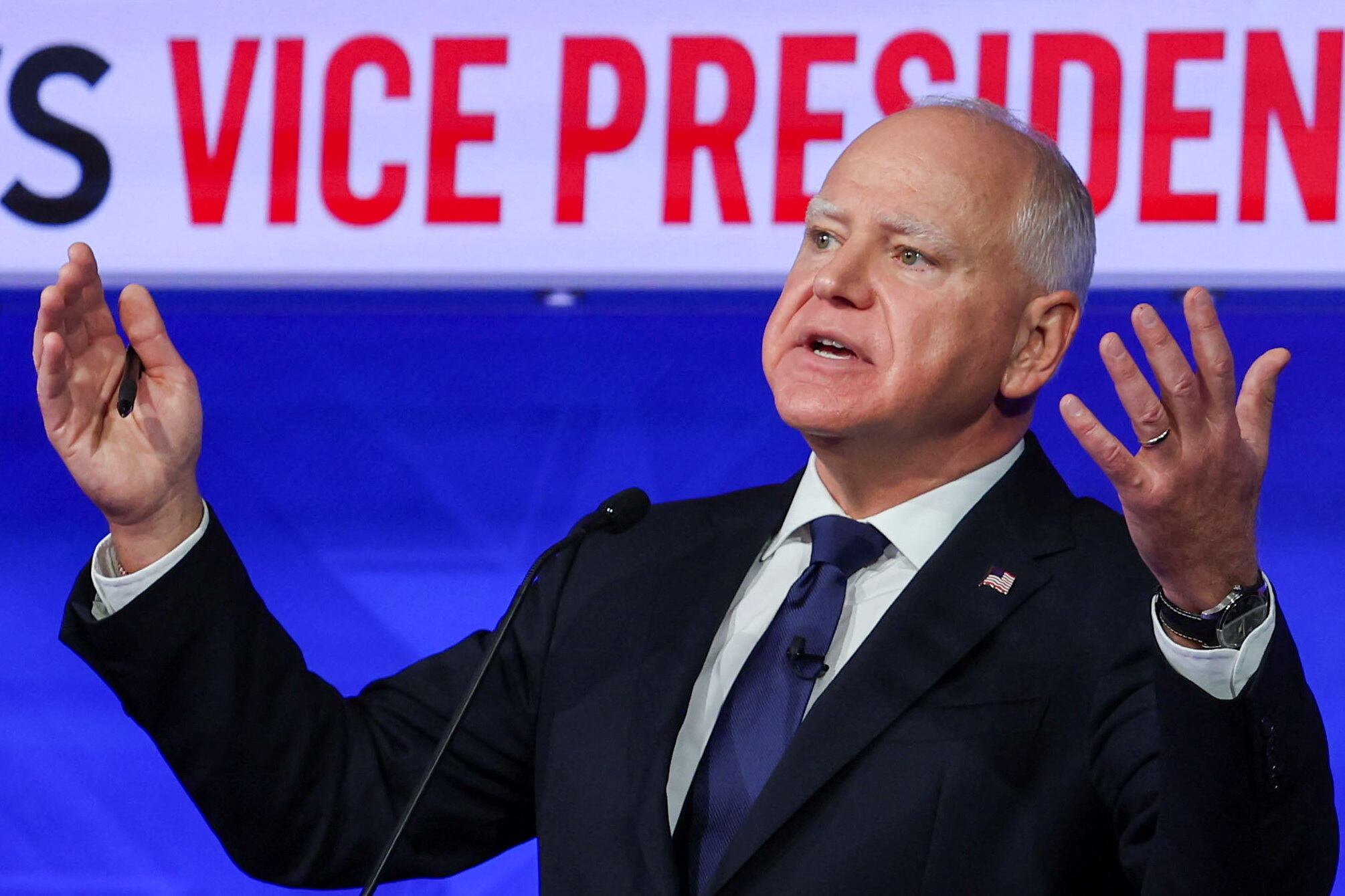 Tim Walz, candidato demócrata a la vicepresidencia de EEUU (REUTERS/Mike Segar)