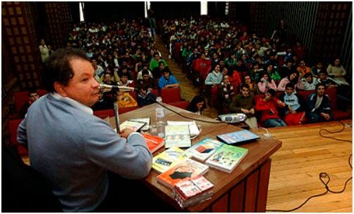 Una de las conferencias del profesor García Serrano - crédito cortesía