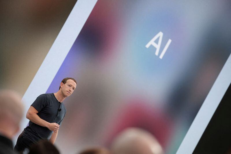 Zuckerberg no comparte la misma visión de sus competidores en cuanto a la creación de modelos de inteligencia artificial. REUTERS/Carlos Barria/File Photo