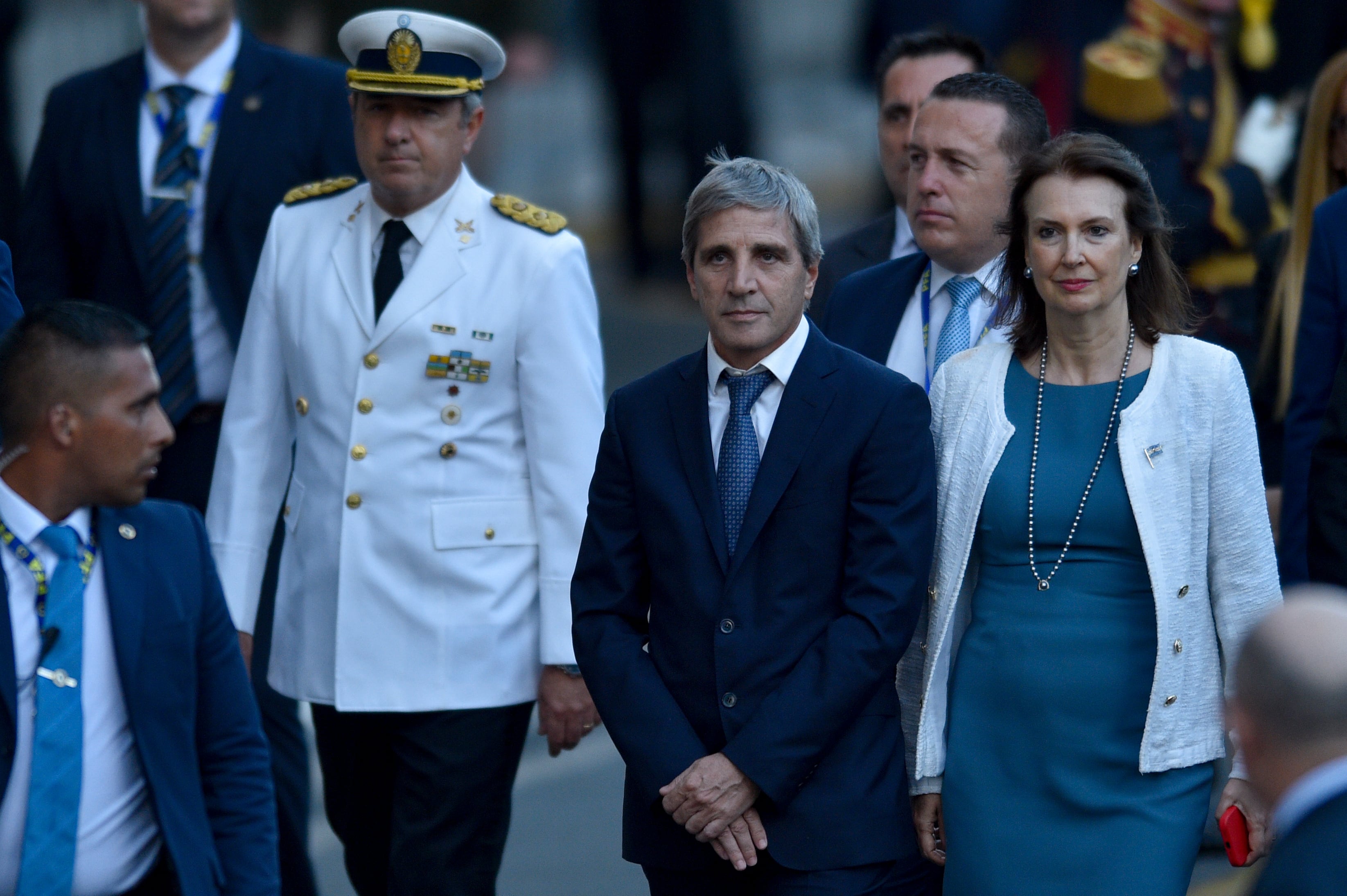 En una movida que busca captar inversiones, Luis Caputo, ministro de Economía,  y Diana Mondino, canciller, hablarán hoy junto al jefe de la OCDE en un evento con diplomáticos (AP Foto/Gustavo Garello, Archivo)