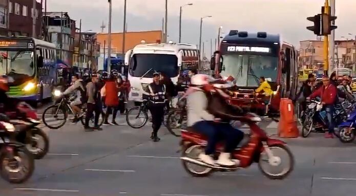 Reportan alto flujo vehicular en cercanías al Portal Américas - crédito @BogotaTransito / X