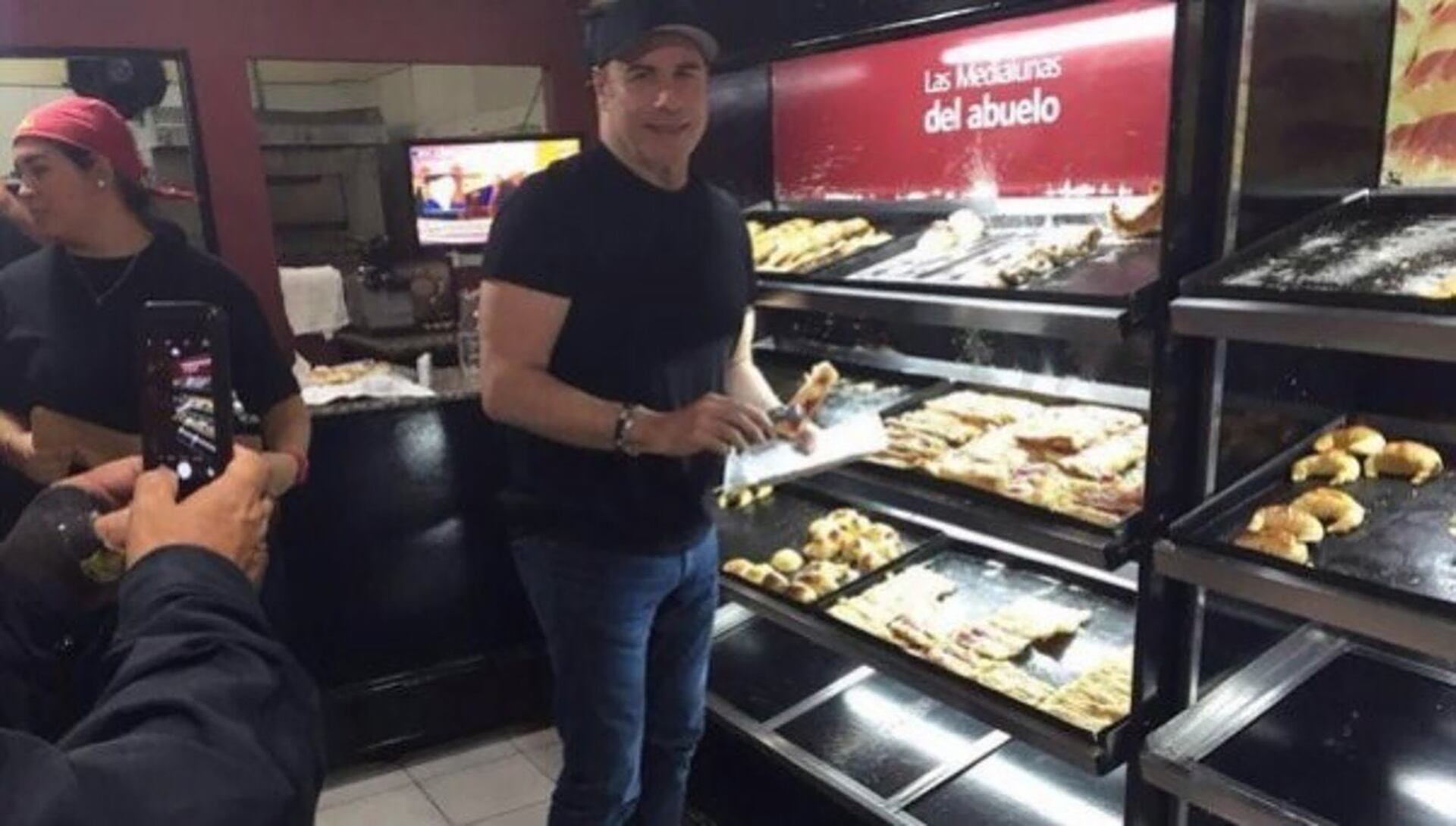 John Travolta y medialunas