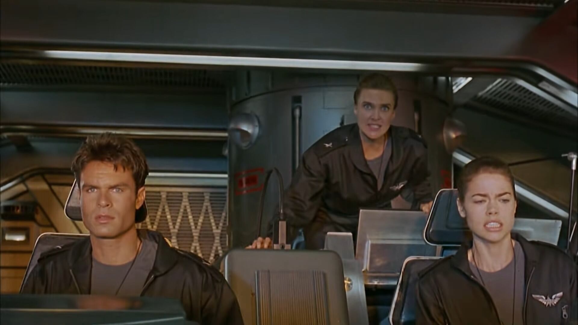 Captura del tráiler oficial de Starship Troopers