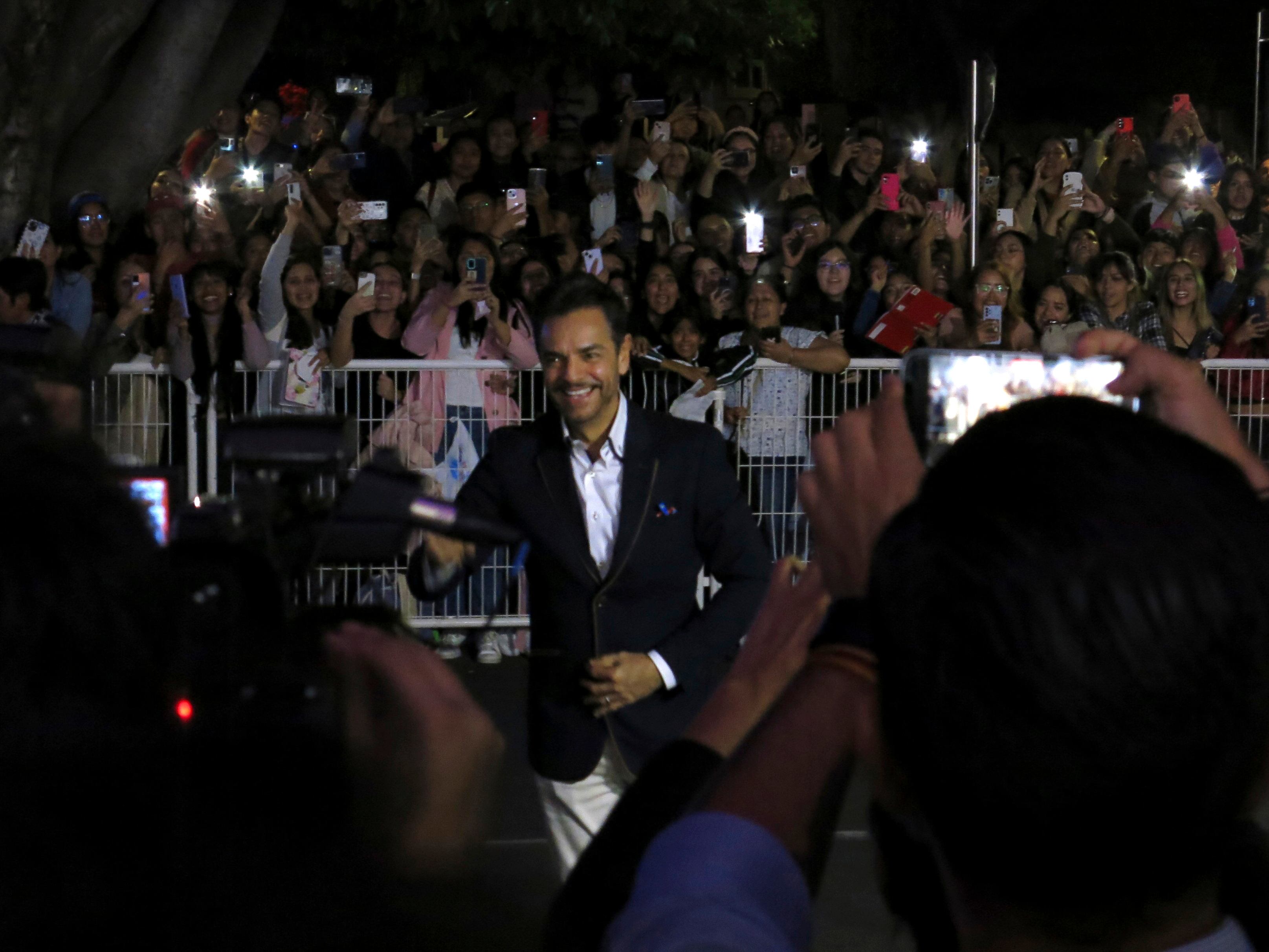 Eugenio Derbez es un aficionado a los autos, algunos de su colección los heredó de su padre. (AP/Berenice Bautista)