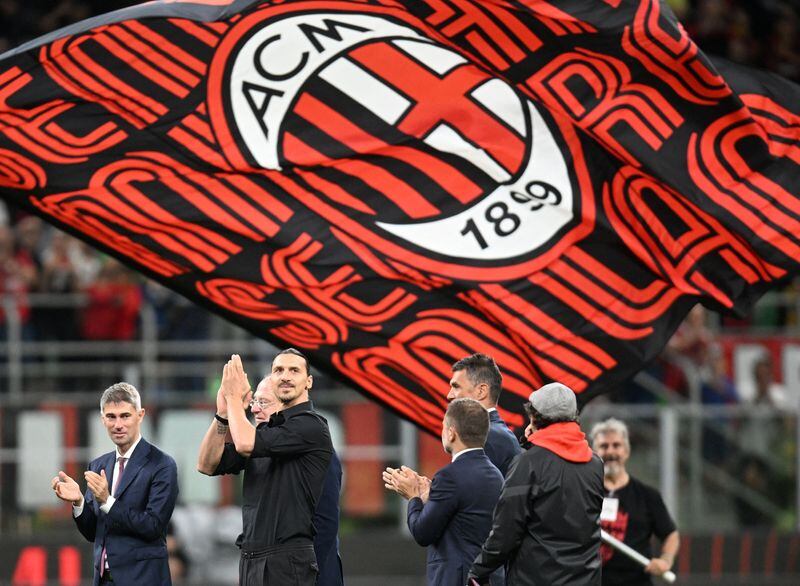 El Milan es uno de los clubes más grandes y ganadores de la historia del fútbol italiano y europeo. Aquí, en el homenaje-despedida al sueco Zlatan Ibrahimovic
REUTERS/Daniele Mascolo