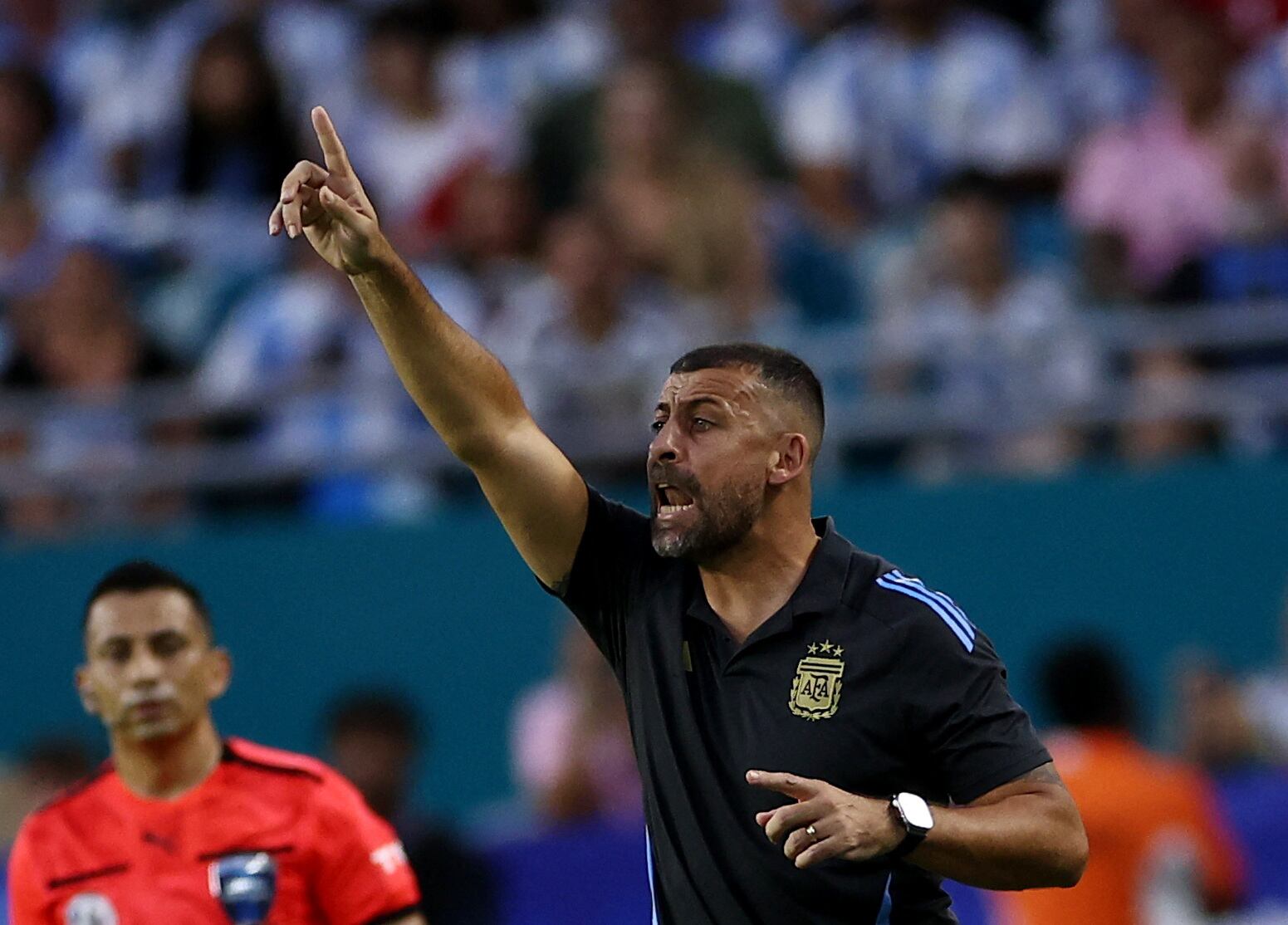 Walter Samuel, el técnico de Argentina en reemplazo del sancionado Lionel Scaloni (Foto: Reuters/Agustin Marcarian)