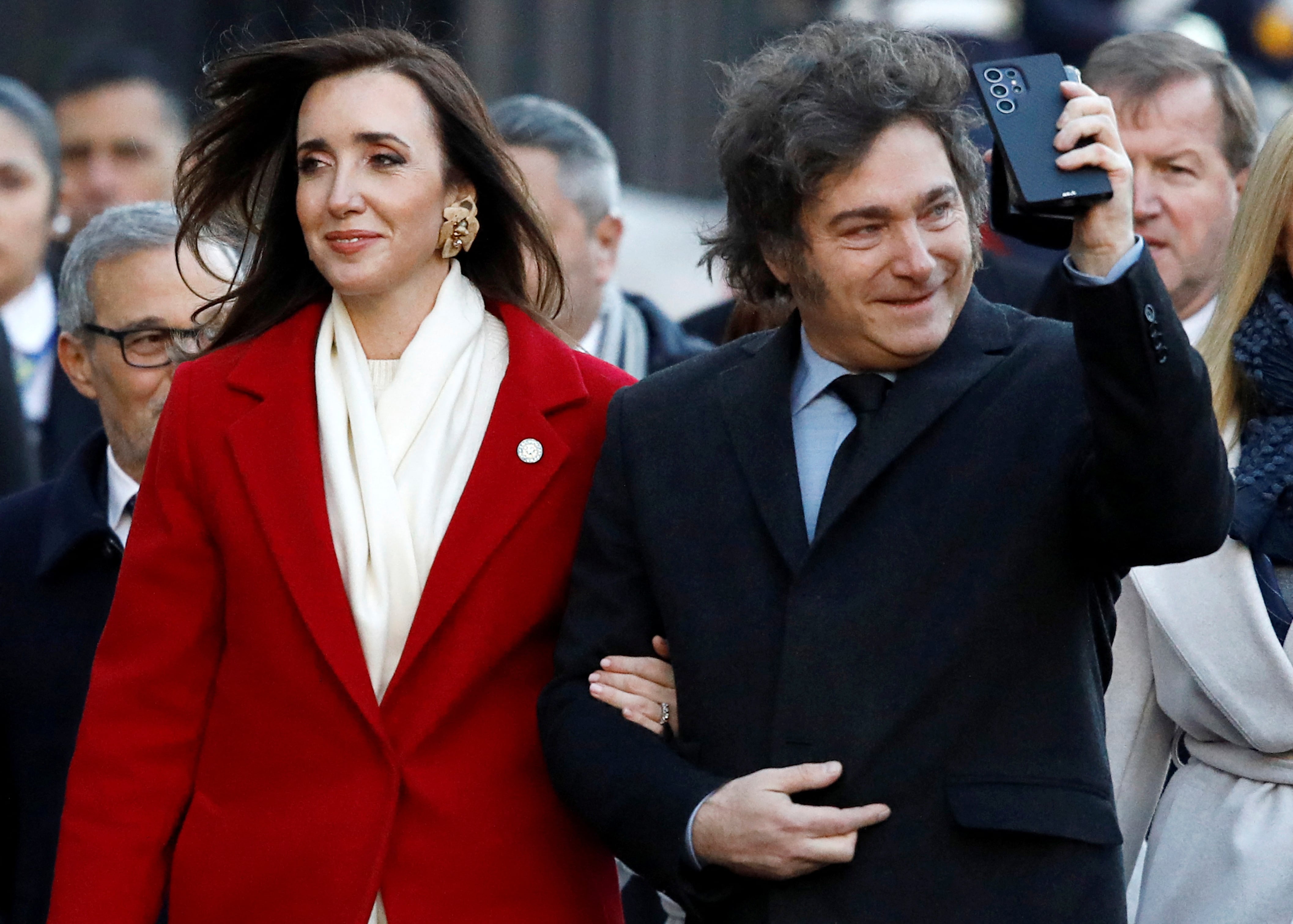 Victoria Villarruel y Javier Milei antes de ingresar a la Catedral Metropolitana de Buenos Aires para el tedeum por el 9 de julio. Foto:  REUTERS/Martin Cossarini