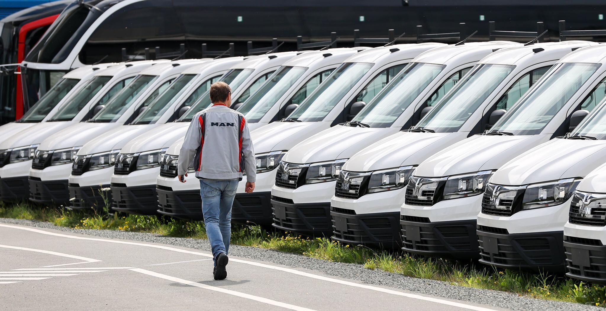 Las empresas y ofertas de transporte en combis y vehículos medianos podrían ganarle espacio a los ómnibus tradicionaloes
Foto: Jan Woitas/dpa