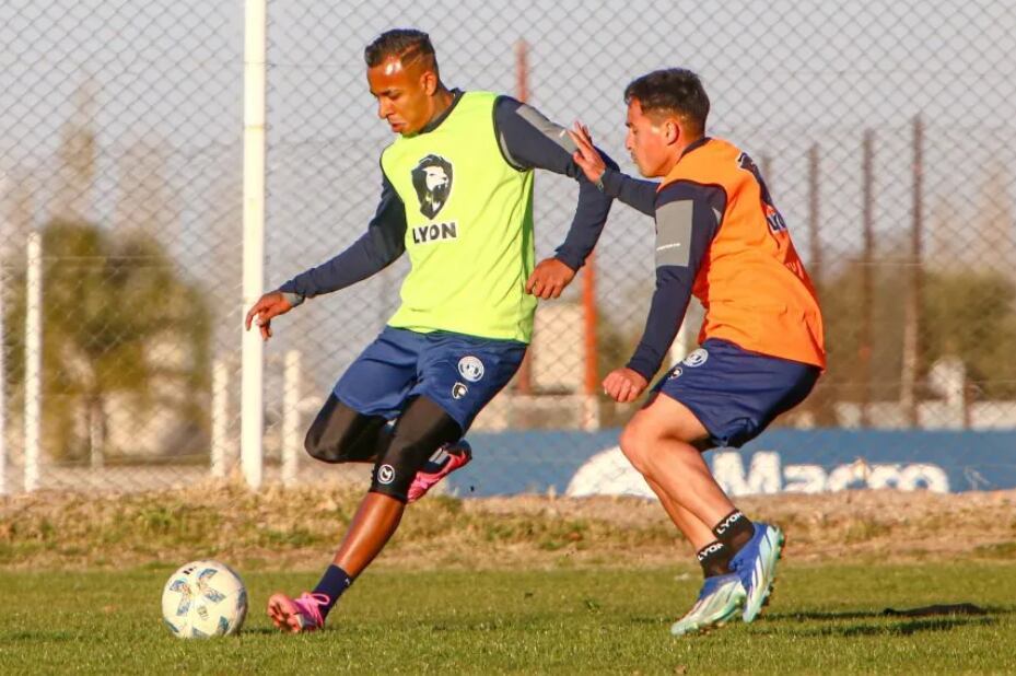 Sebastián Villa ya se entrena con Independiente Rivadavia - crédito Independiente Rivadavia