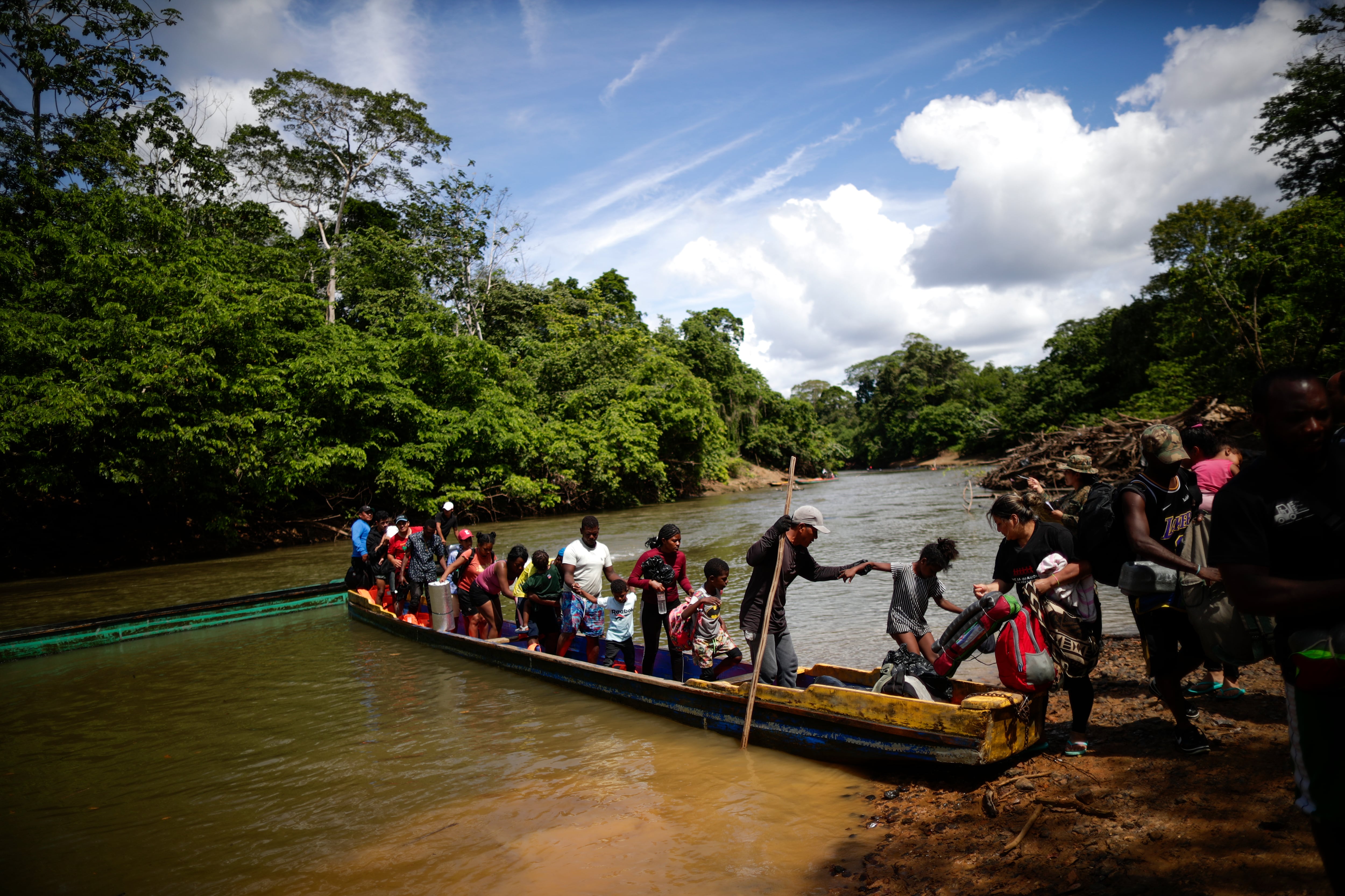 Vicecanciller colombiano reiteró que no es posible cerrar la frontera con Panamá por crisis migratoria en el Darién