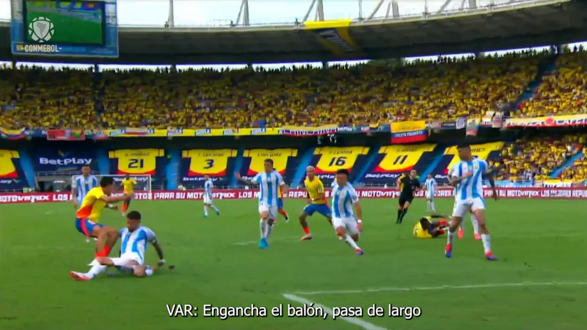 El audio del VAR del penal de Colombia ante Argentina