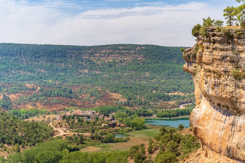 Uña y su laguna, en Cuenca (Shutterstock).