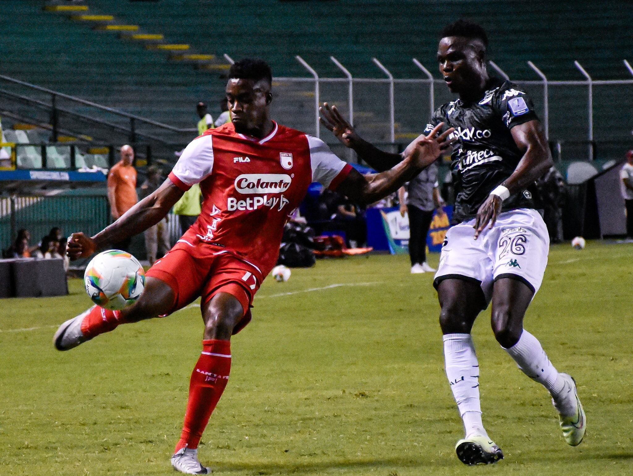 Jordi Monroy (Independiente Santa Fe) y Yulián Gómez (Deportivo Cali) fueron los protagonistas del partido en el estadio vallecaucano - crédito @SantaFe / X