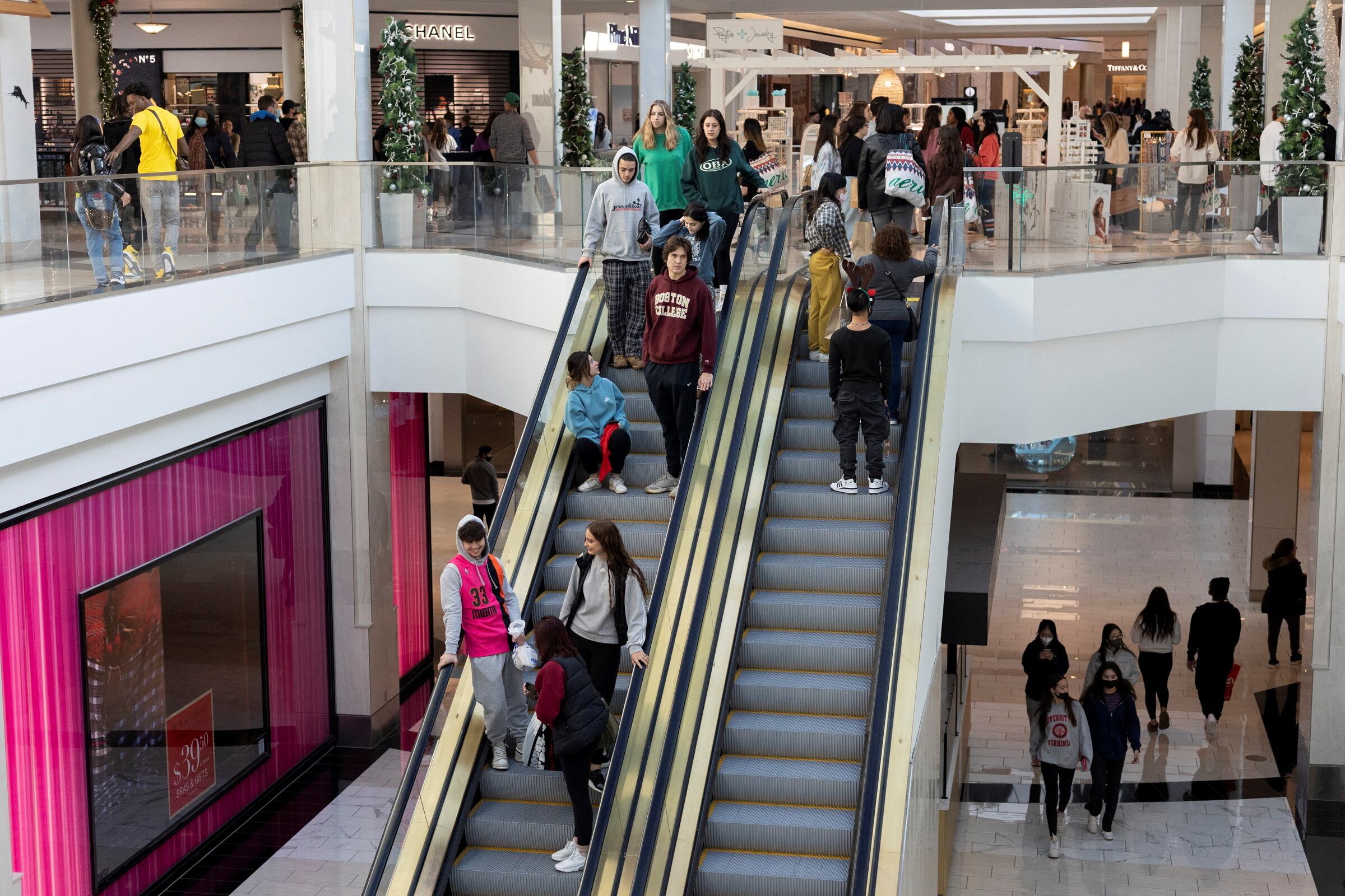 La proporción de compras de lujo aumentará un 19% en comparación con las tendencias de la pretemporada. (REUTERS/Rachel Wisniewski)