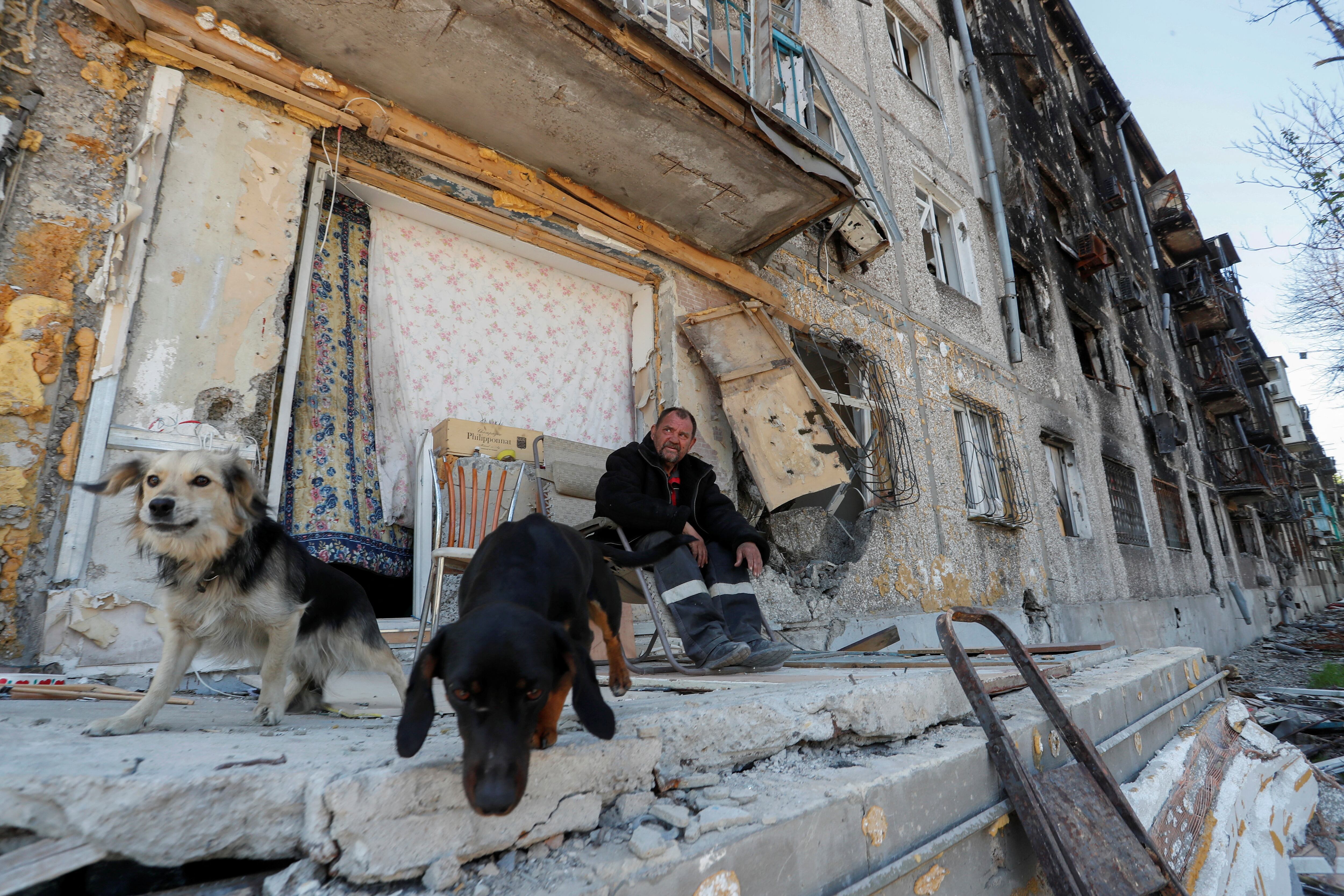 Habitantes de Mariupol huídos a Europa buscan, con poco éxito, registrar de nuevo sus propiedades para no perderlas en manos del régimen ruso (REUTERS/ARCHIVO)