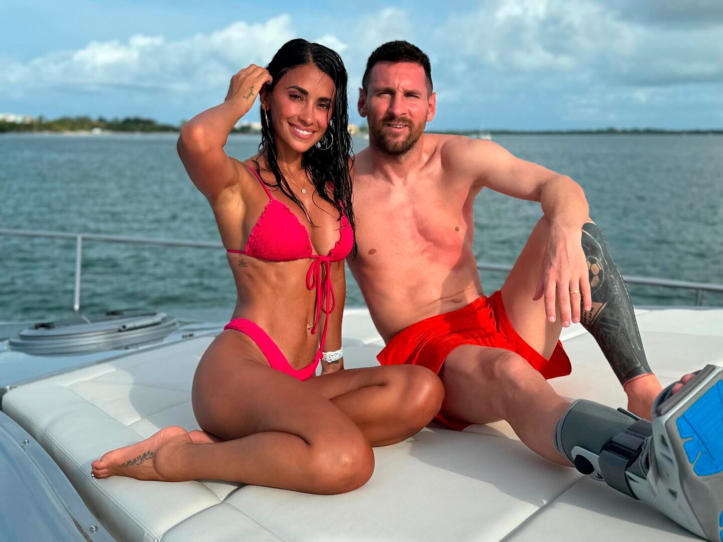 Las fotos de Antonela Roccuzzo y Messi en un yate en Miami